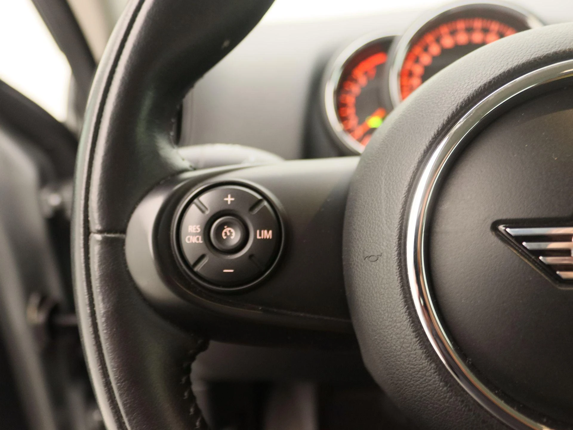 MINI-Countryman-image-19