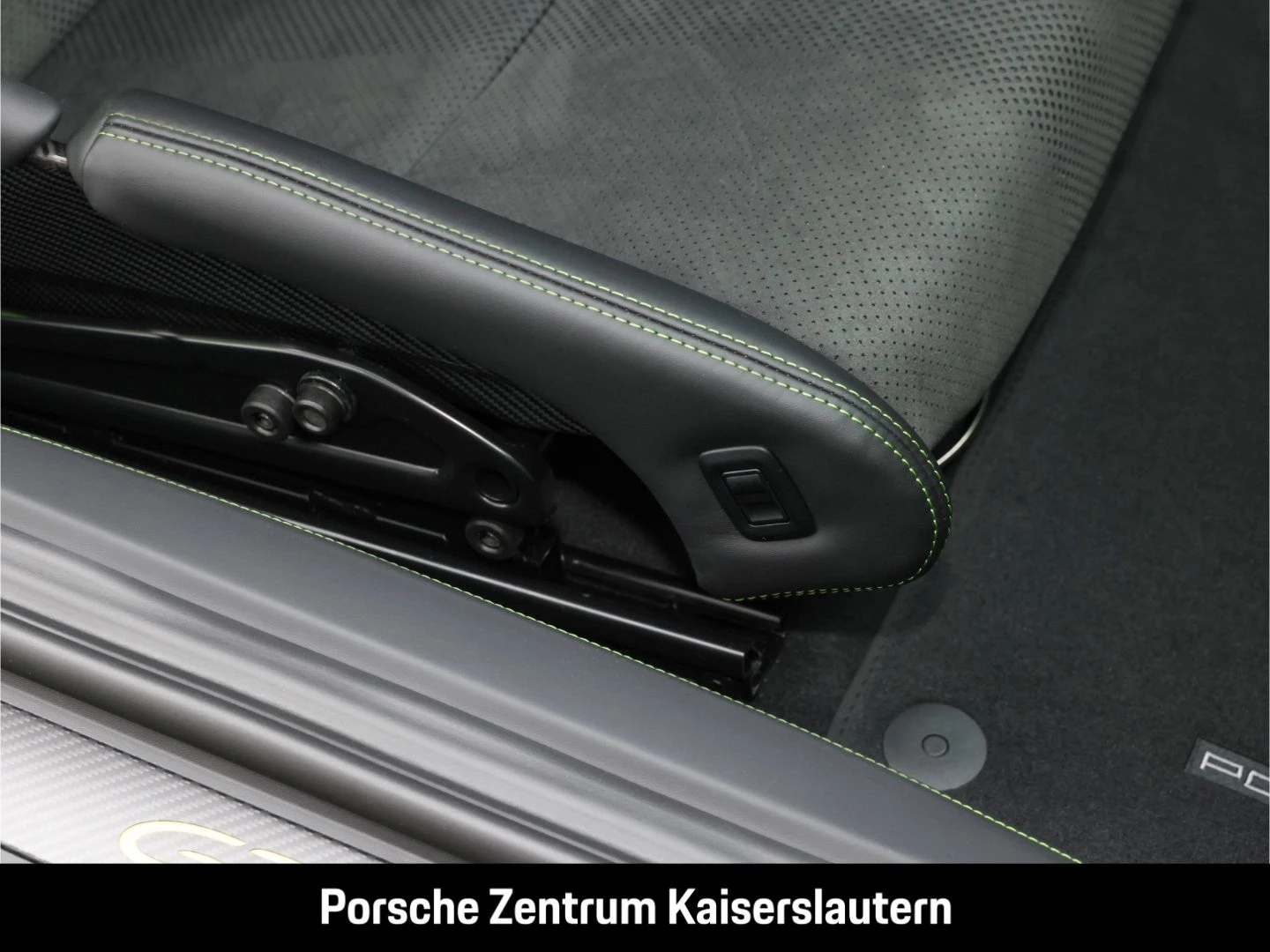 Porsche 718 Cayman GT4 RS Surround-View Sportabgas LED