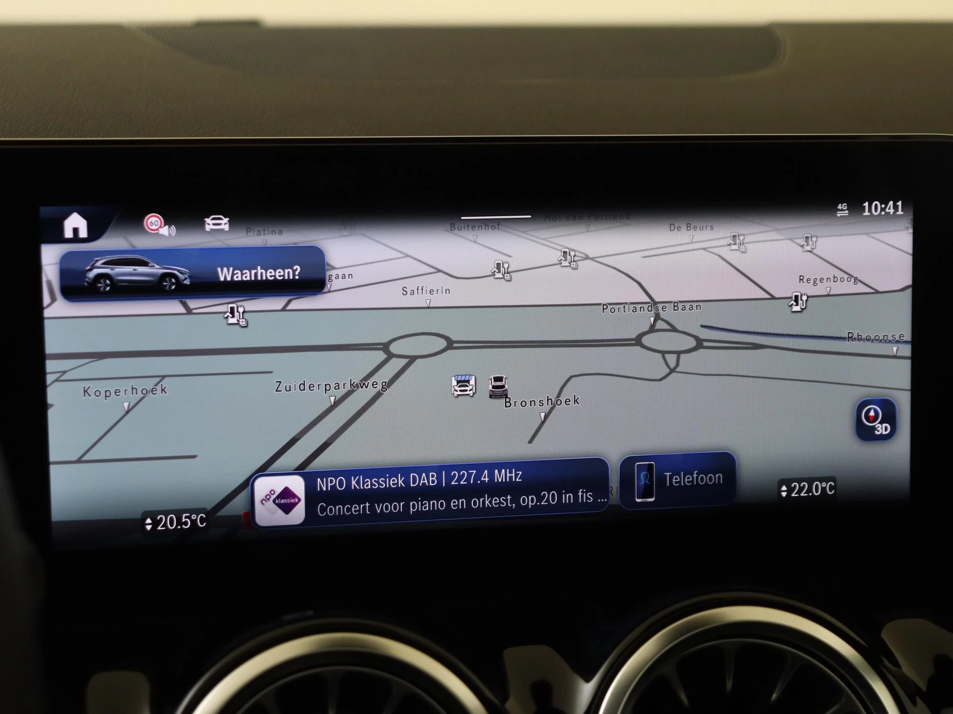 Mercedes-Benz-GLA-image-16