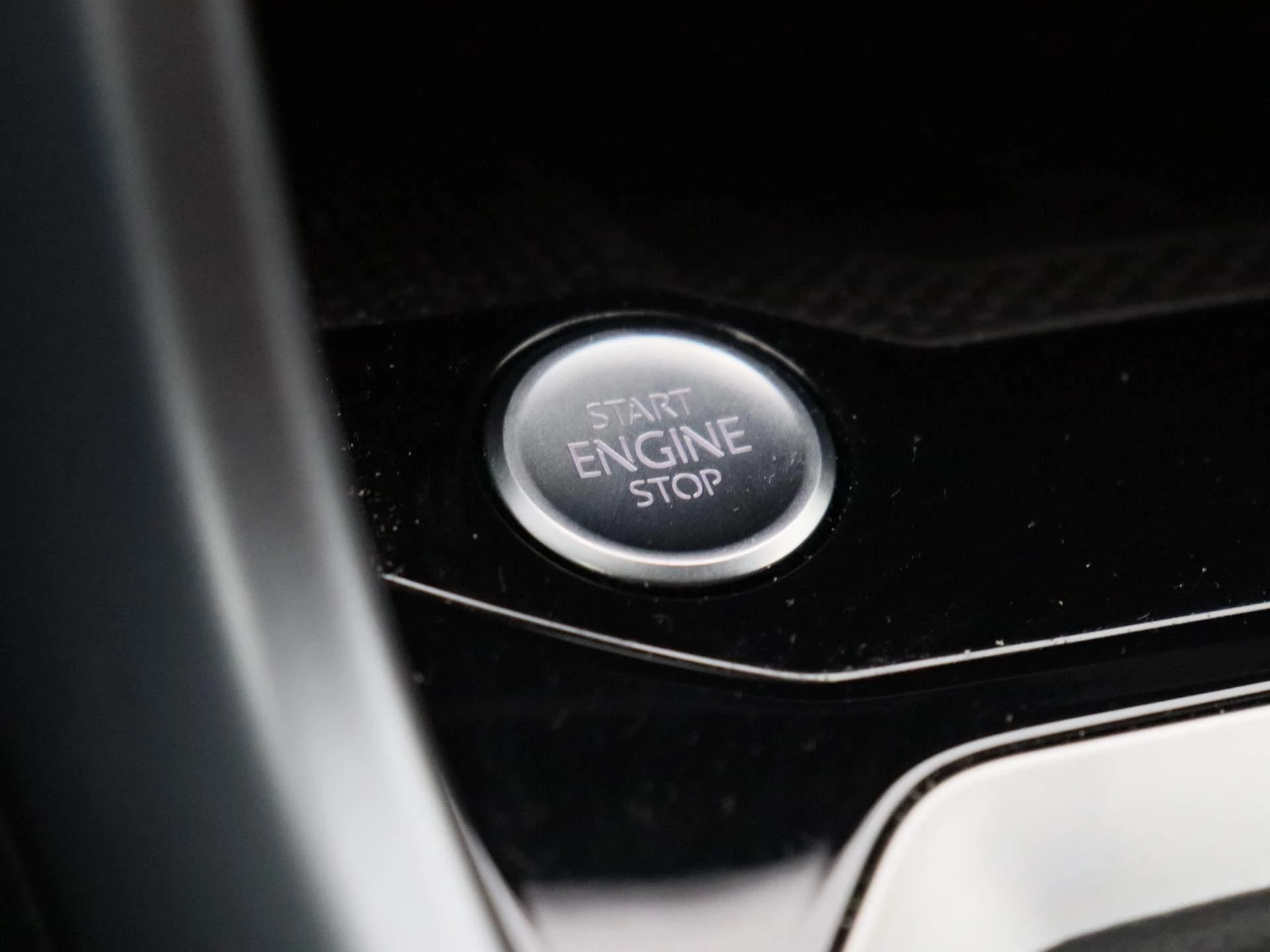 Volkswagen-T-Roc-image-18