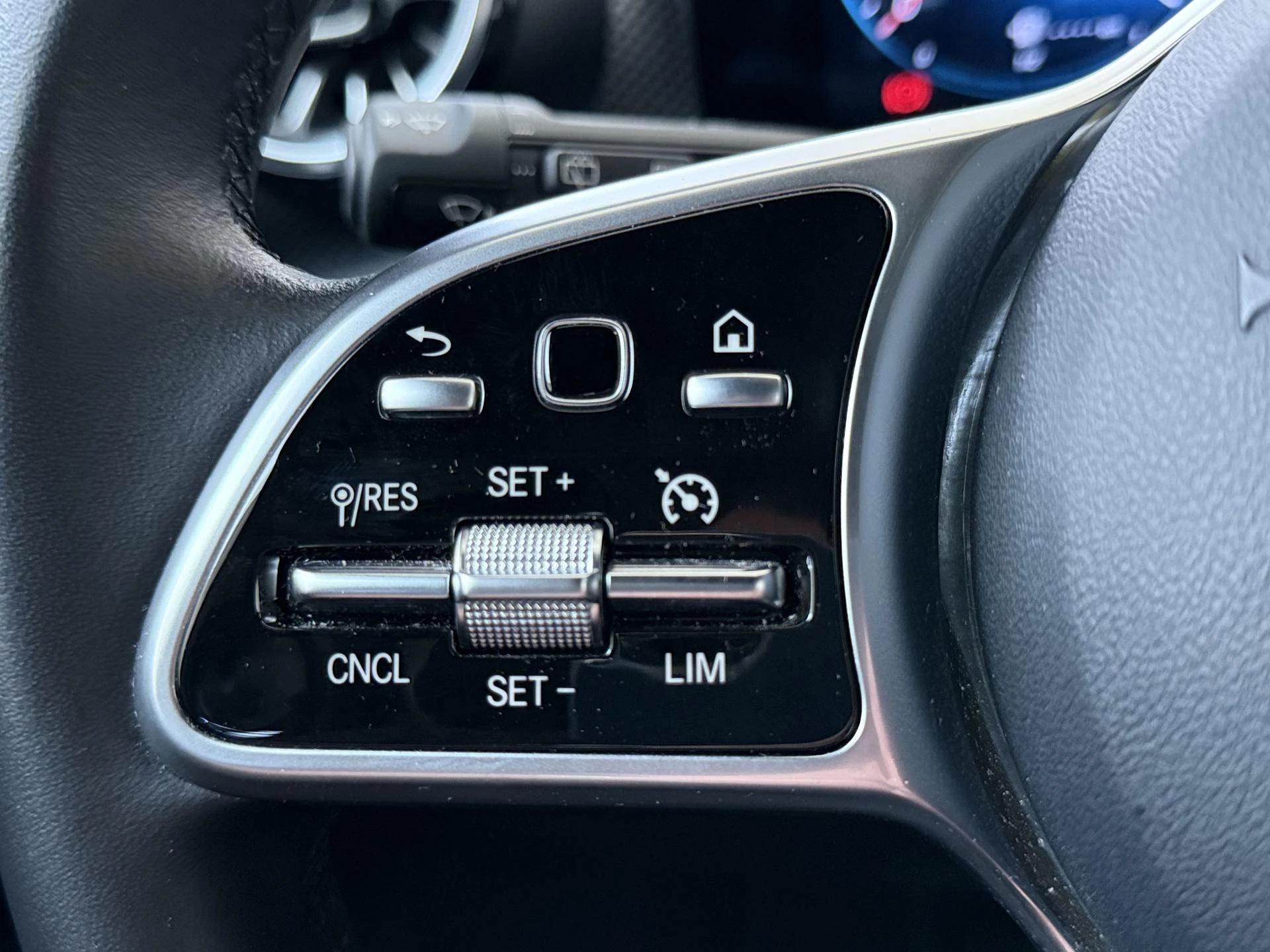 Mercedes-Benz-A-Klasse-image-13