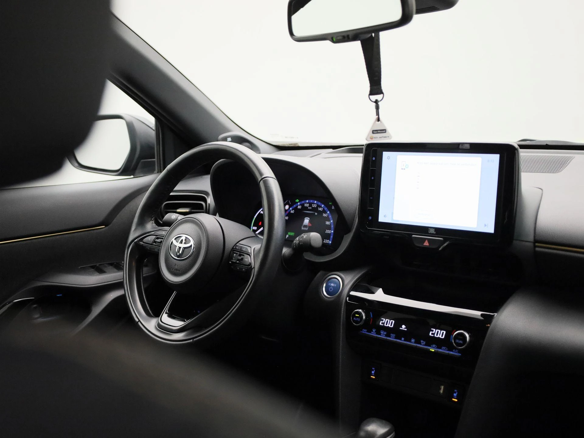 Toyota-Yaris Cross-image-35