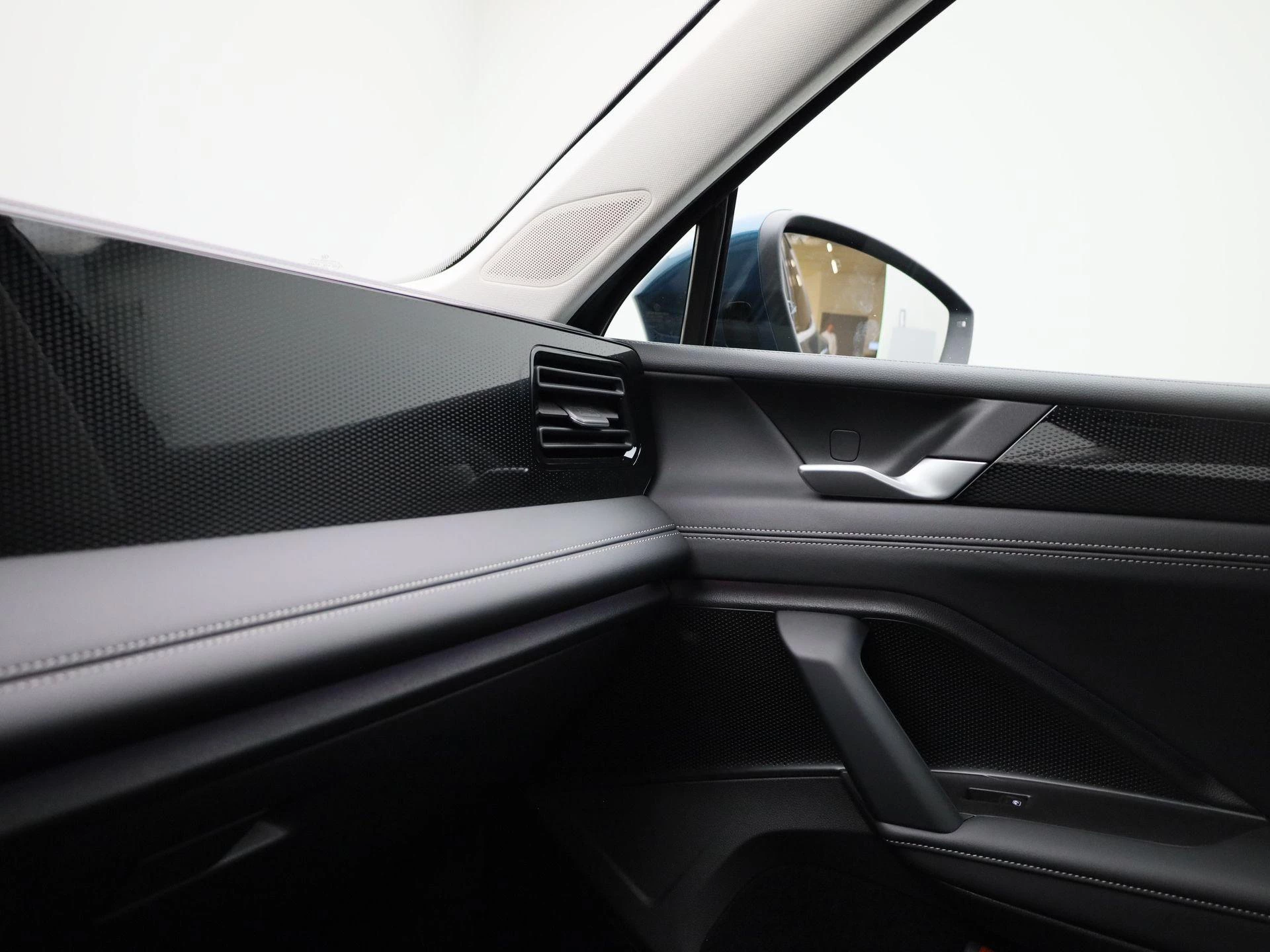 Volkswagen-Tiguan-image-26