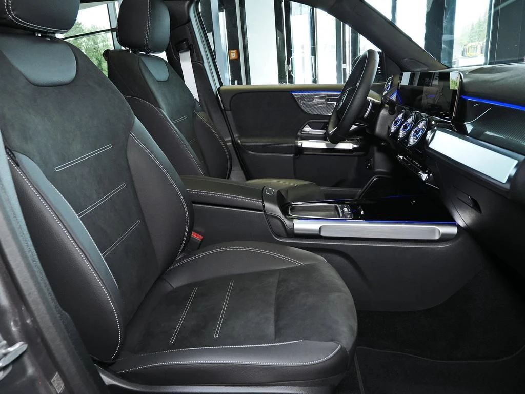 Mercedes-Benz-GLB 200-image-13