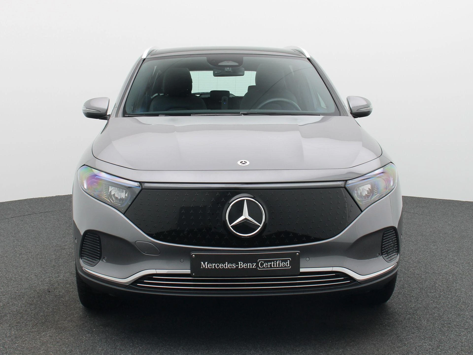 Mercedes-Benz-EQA-image-2