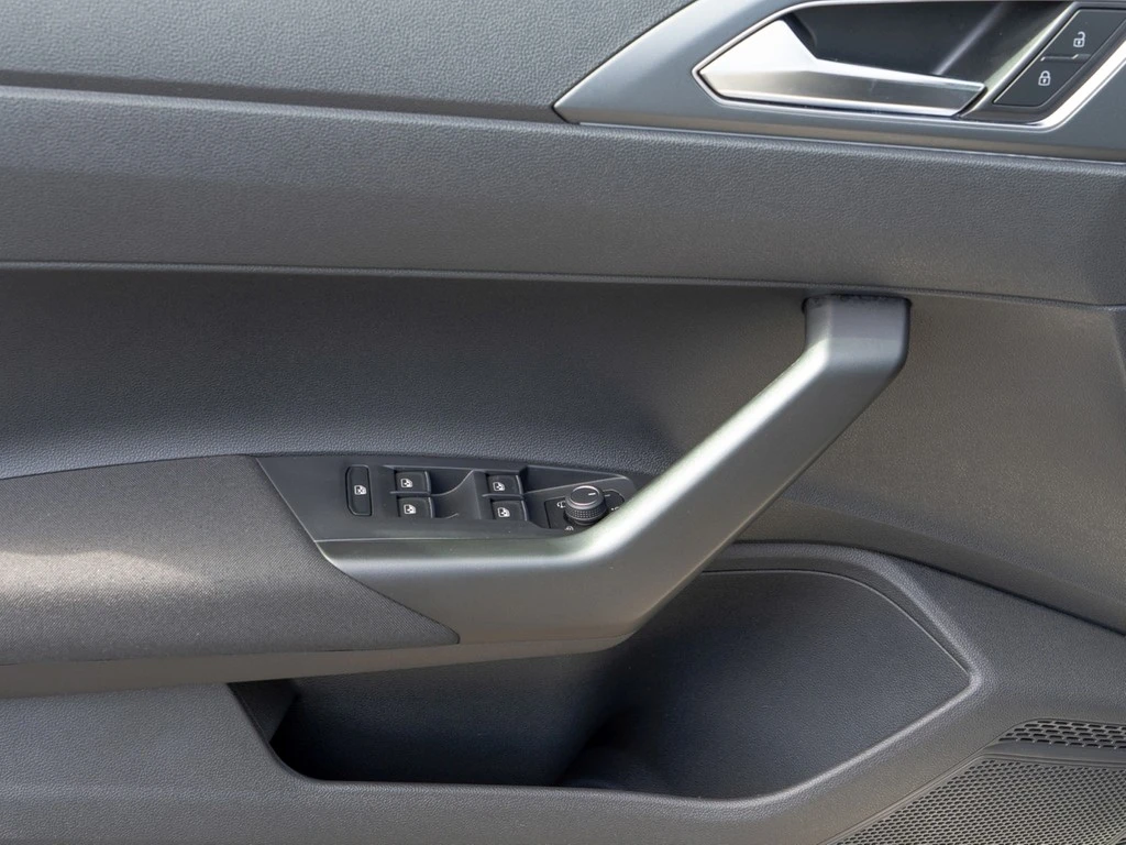 Volkswagen-Polo-image-16