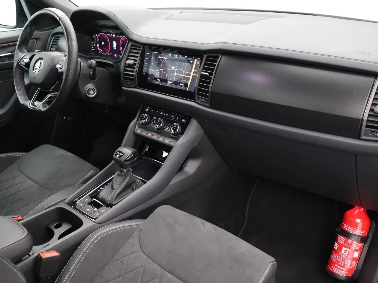 Škoda Kodiaq Kodiaq 2.0TSI 4x4 Sportline 190PK *AUTOMAAT*PANODAK*7 ZITPLAATSEN*TREKHAAK*LEDER*ALCANTARA*SPORTZETELS*CAMERA*CRUISE*PDC*...*