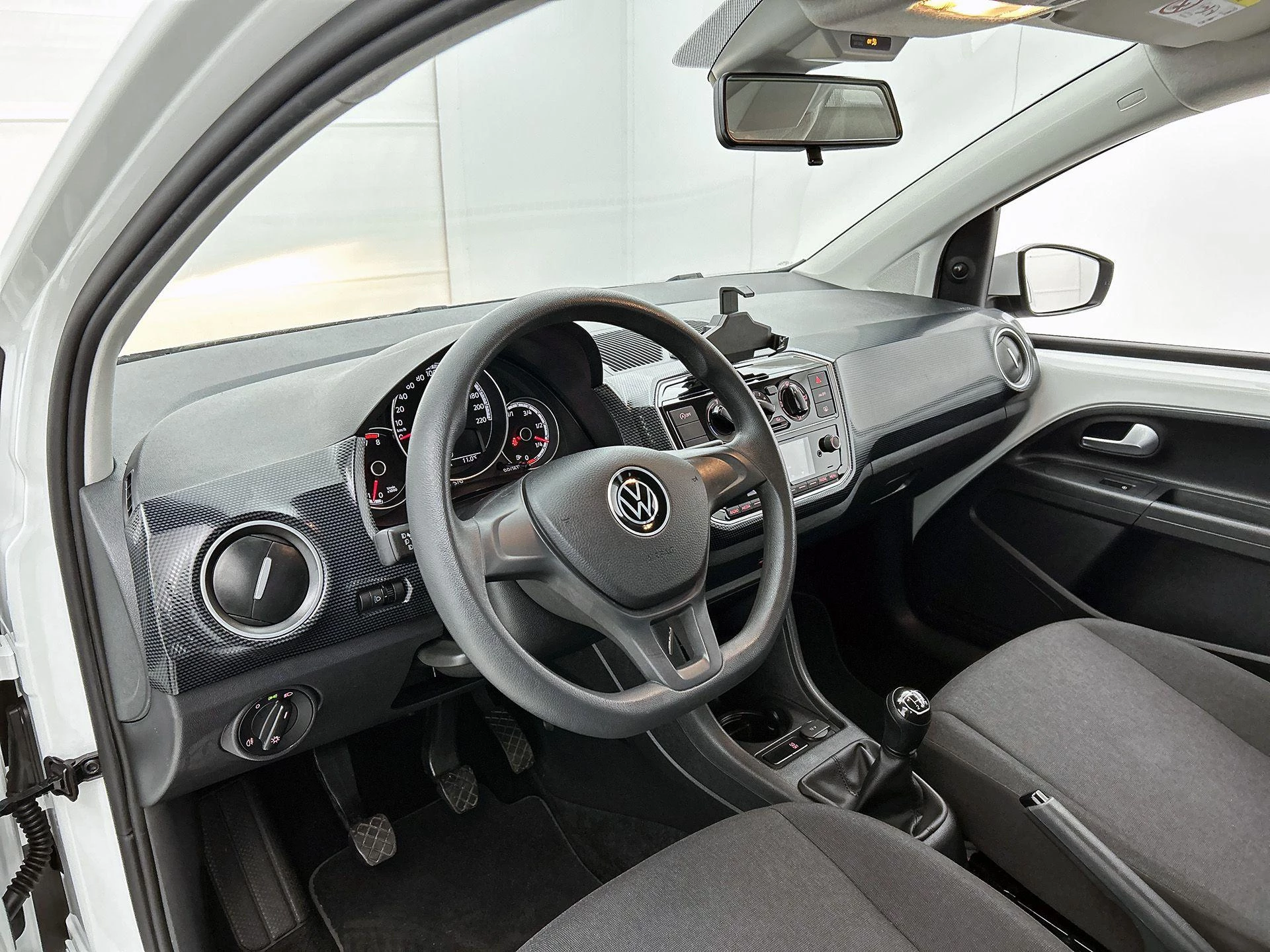 Volkswagen-up!-image-9