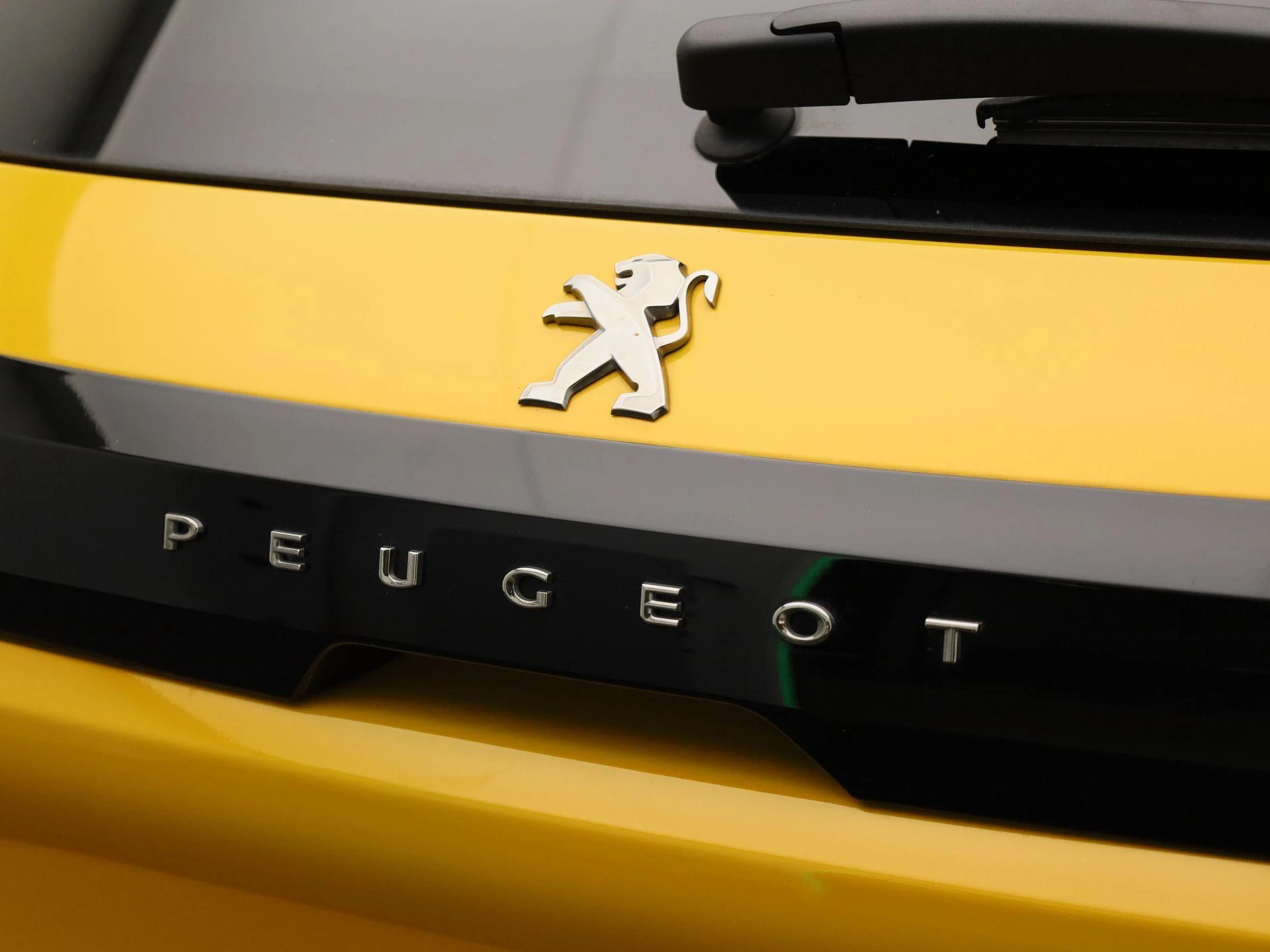 Peugeot-e-208-image-38