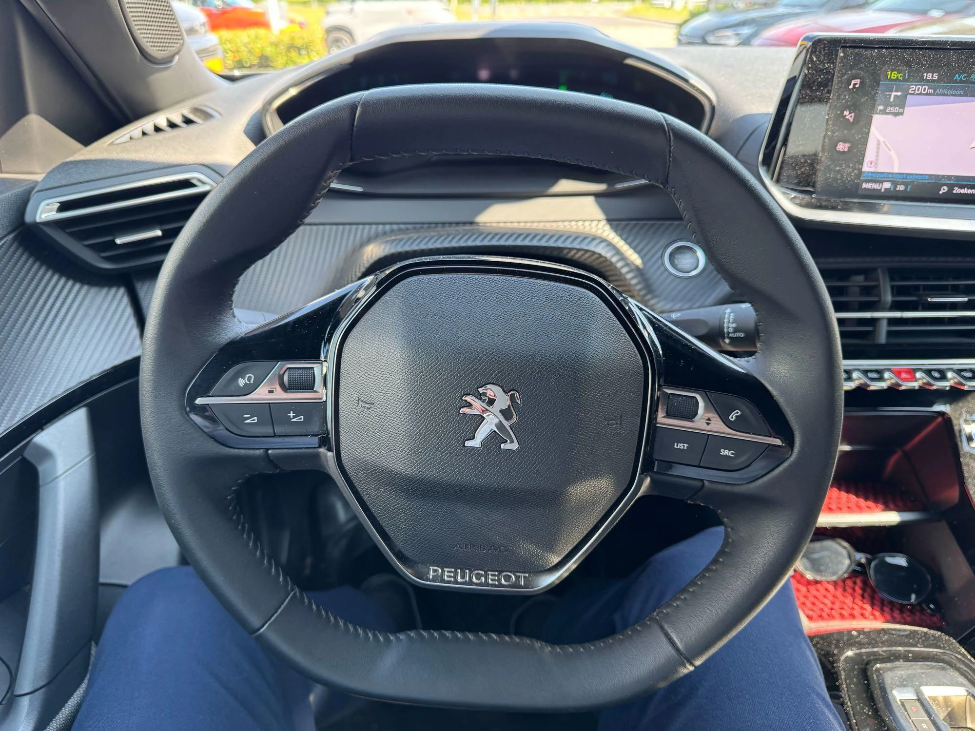Peugeot-e-2008-image-14