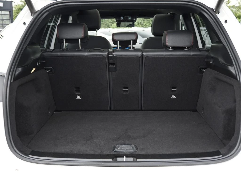 Mercedes-Benz-GLA 220 d-image-16