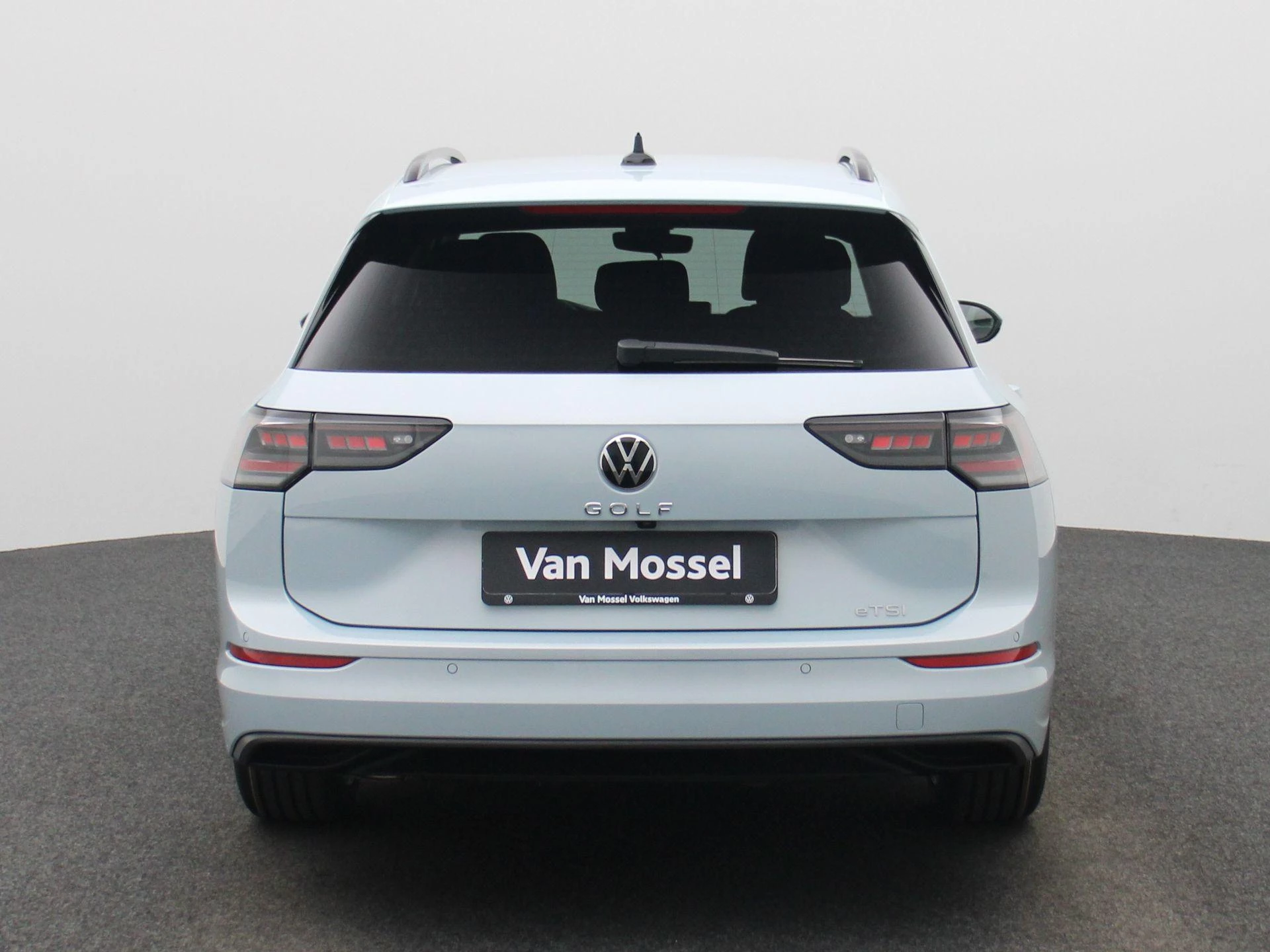 Volkswagen-Golf-image-4