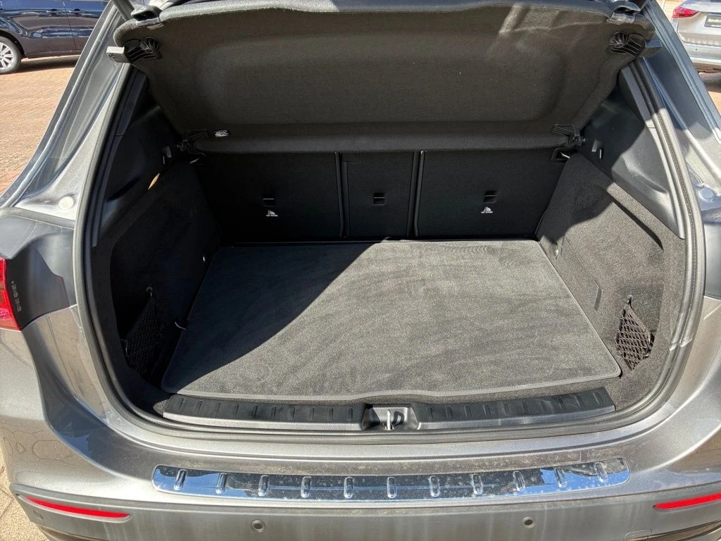 Mercedes-Benz-GLA 200 d-image-13