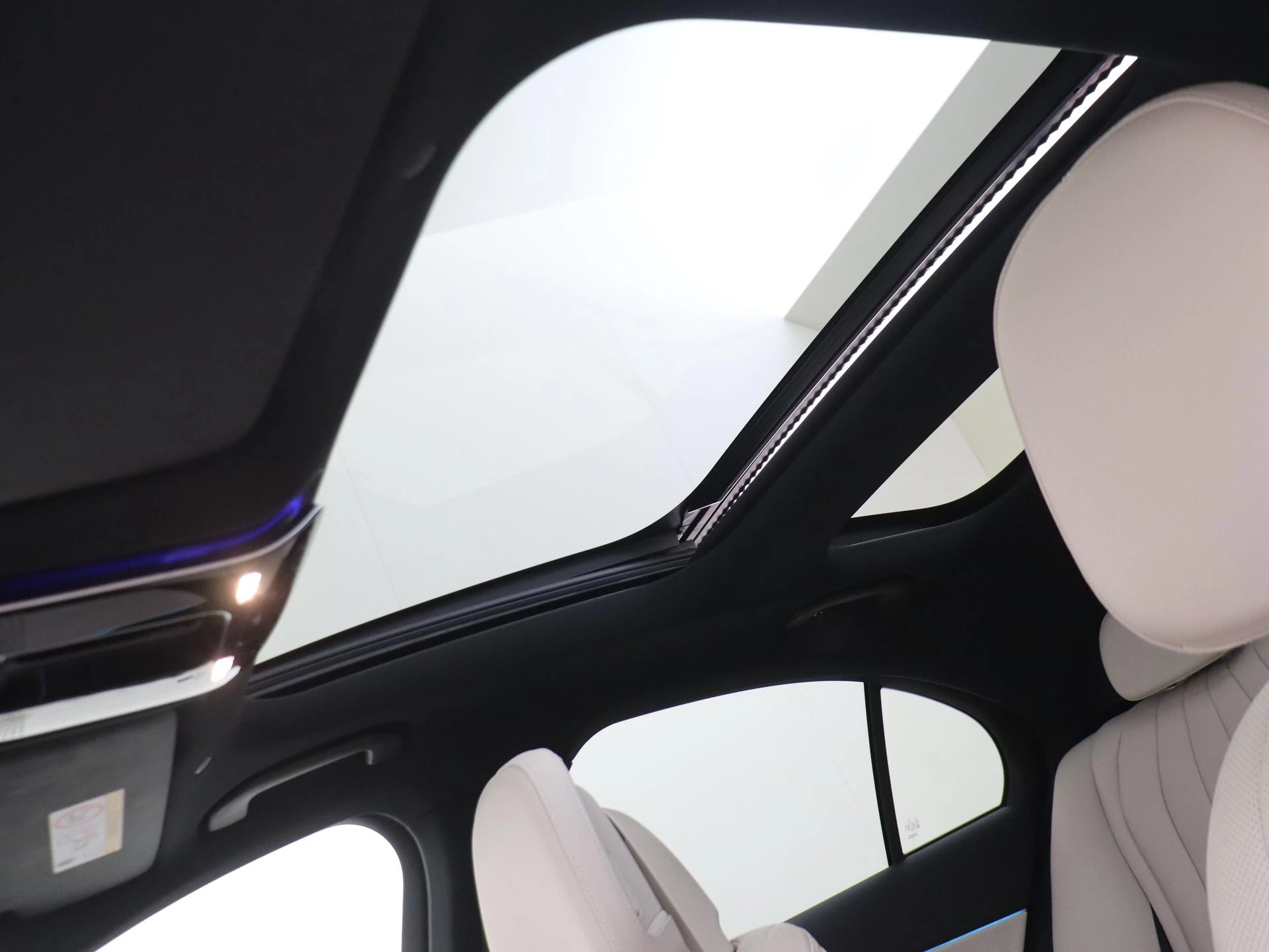 Mercedes-Benz-E-Klasse-image-26
