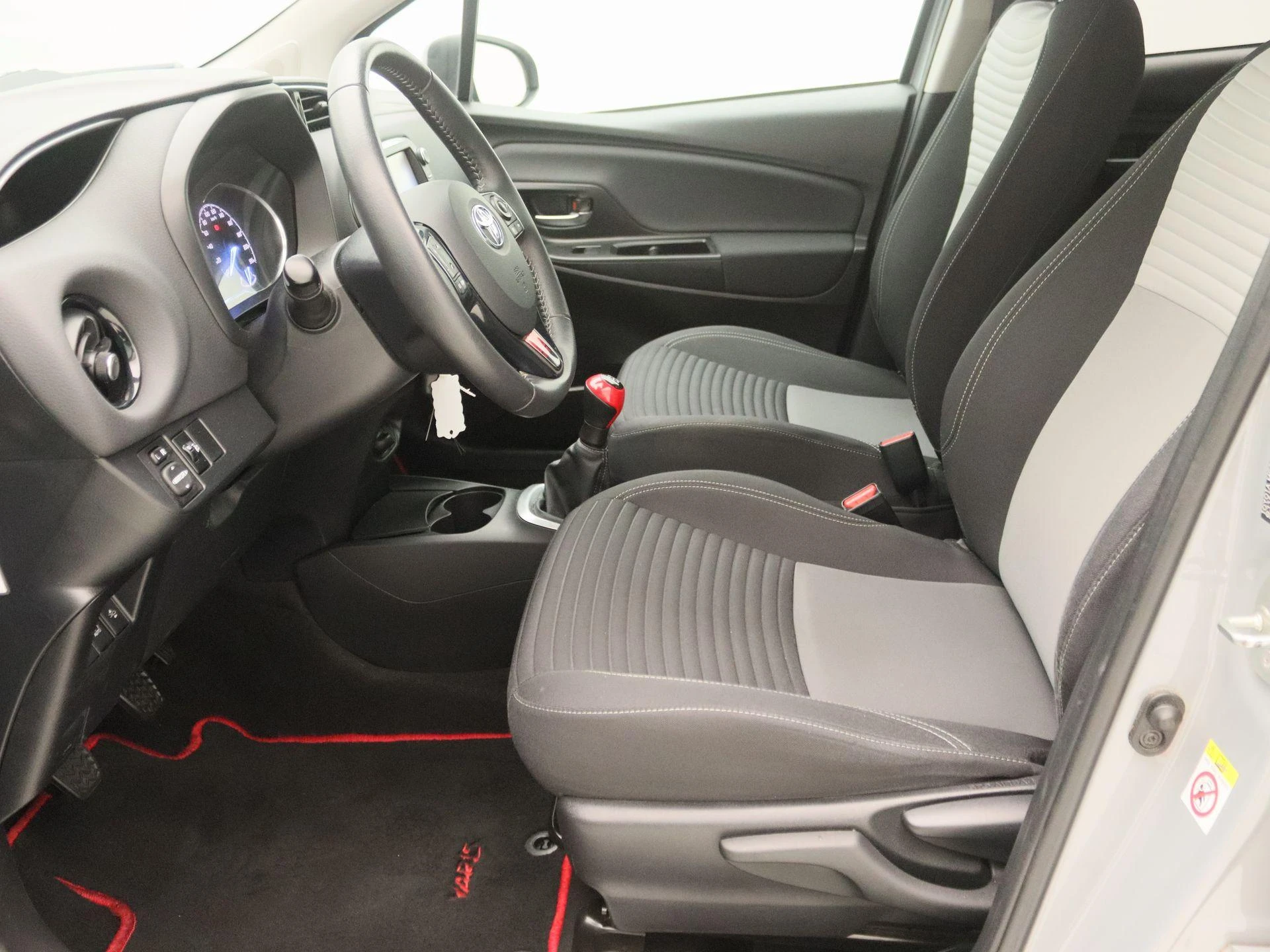Toyota-Yaris-image-11