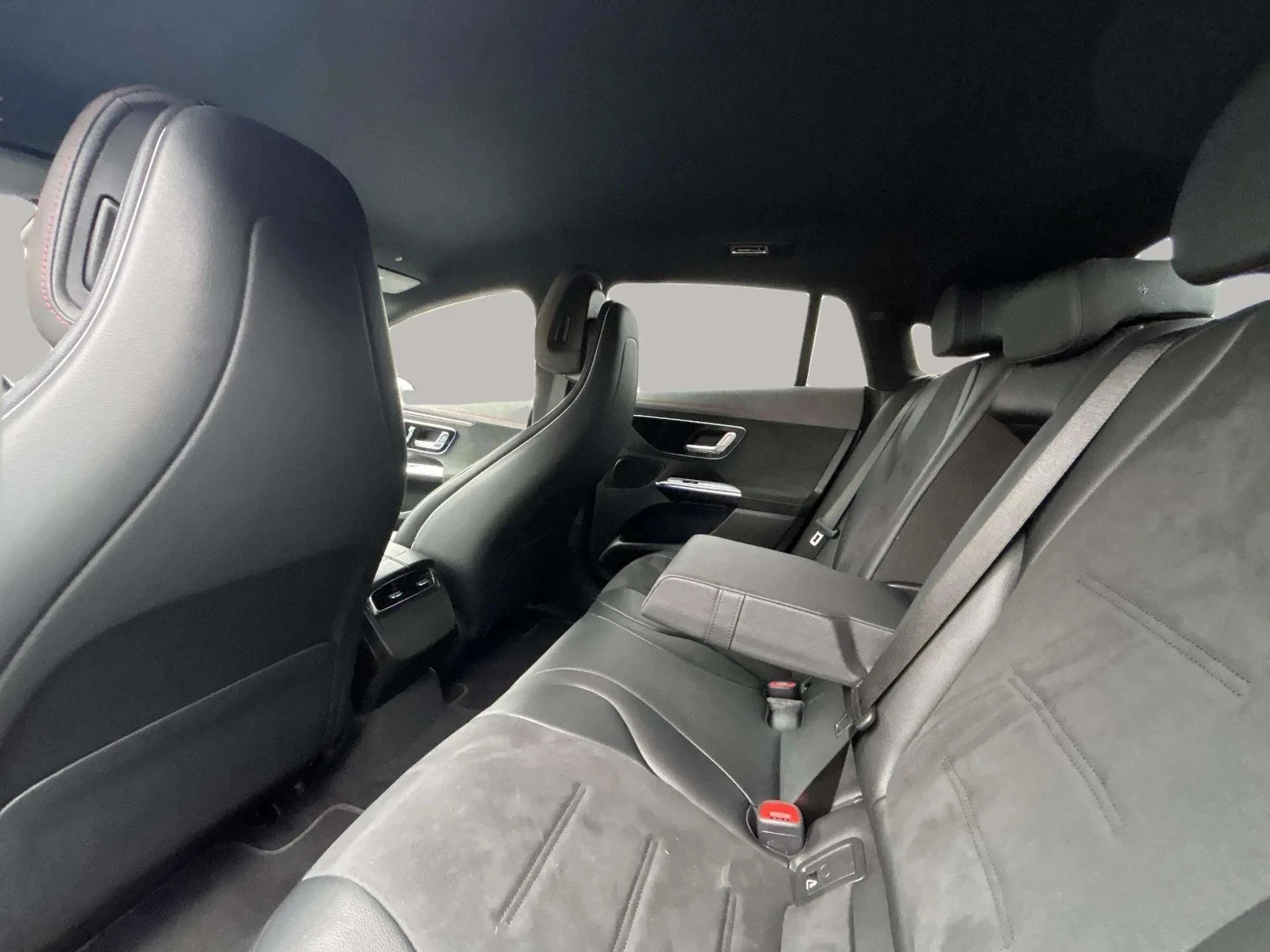 Mercedes-Benz-EQE-image-14