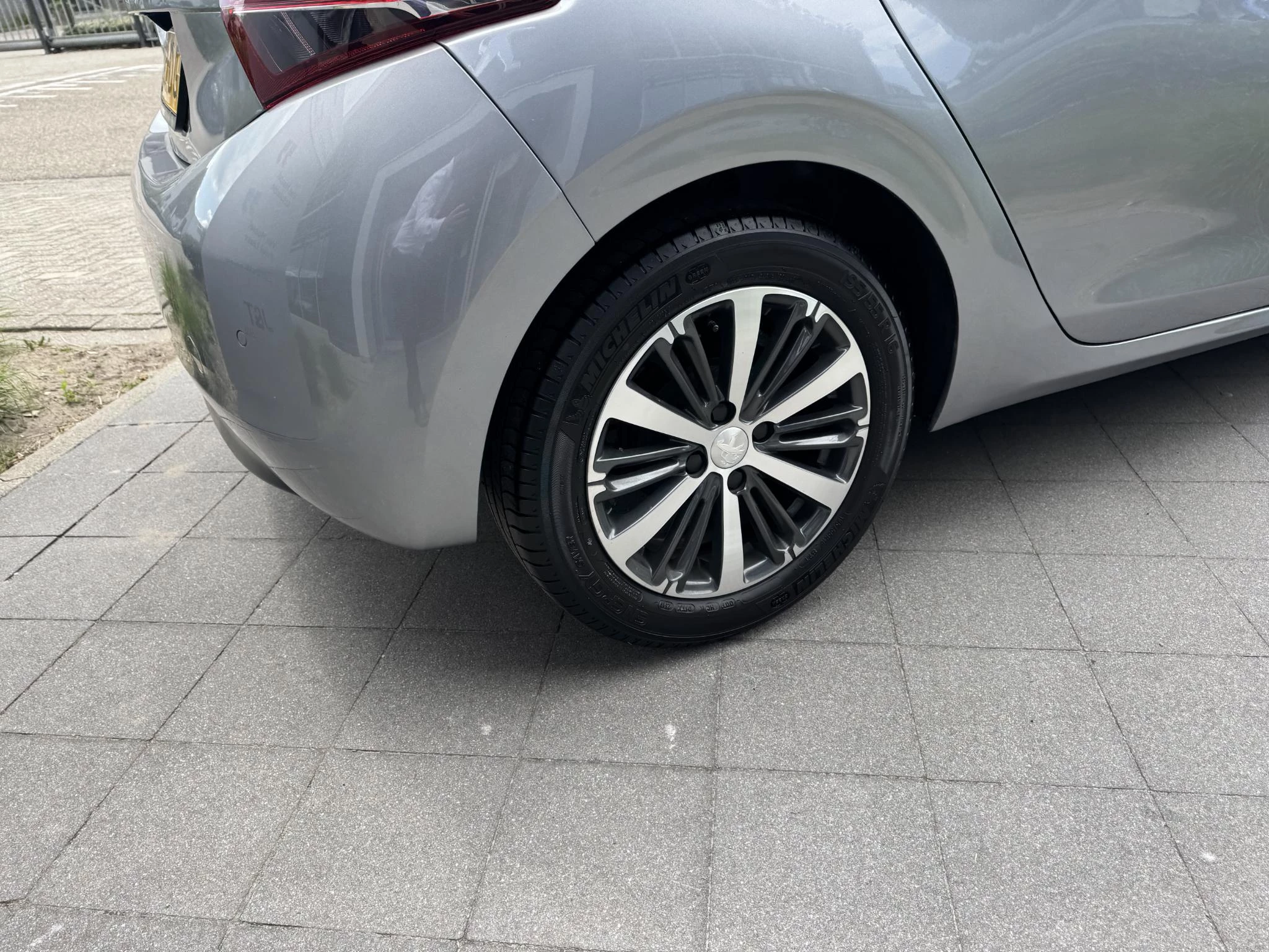 Peugeot-208-image-12
