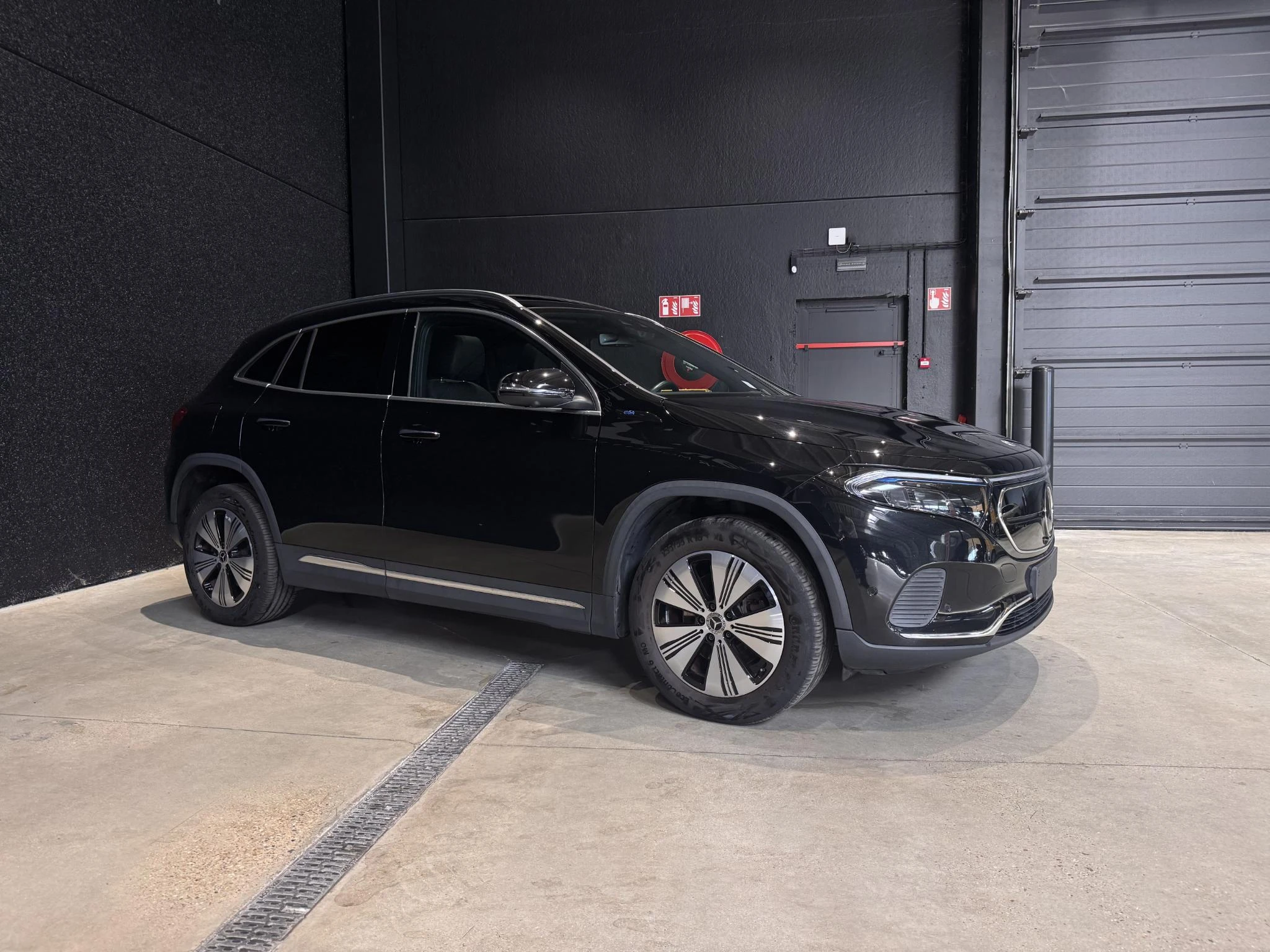 Mercedes-Benz-EQA-image-2