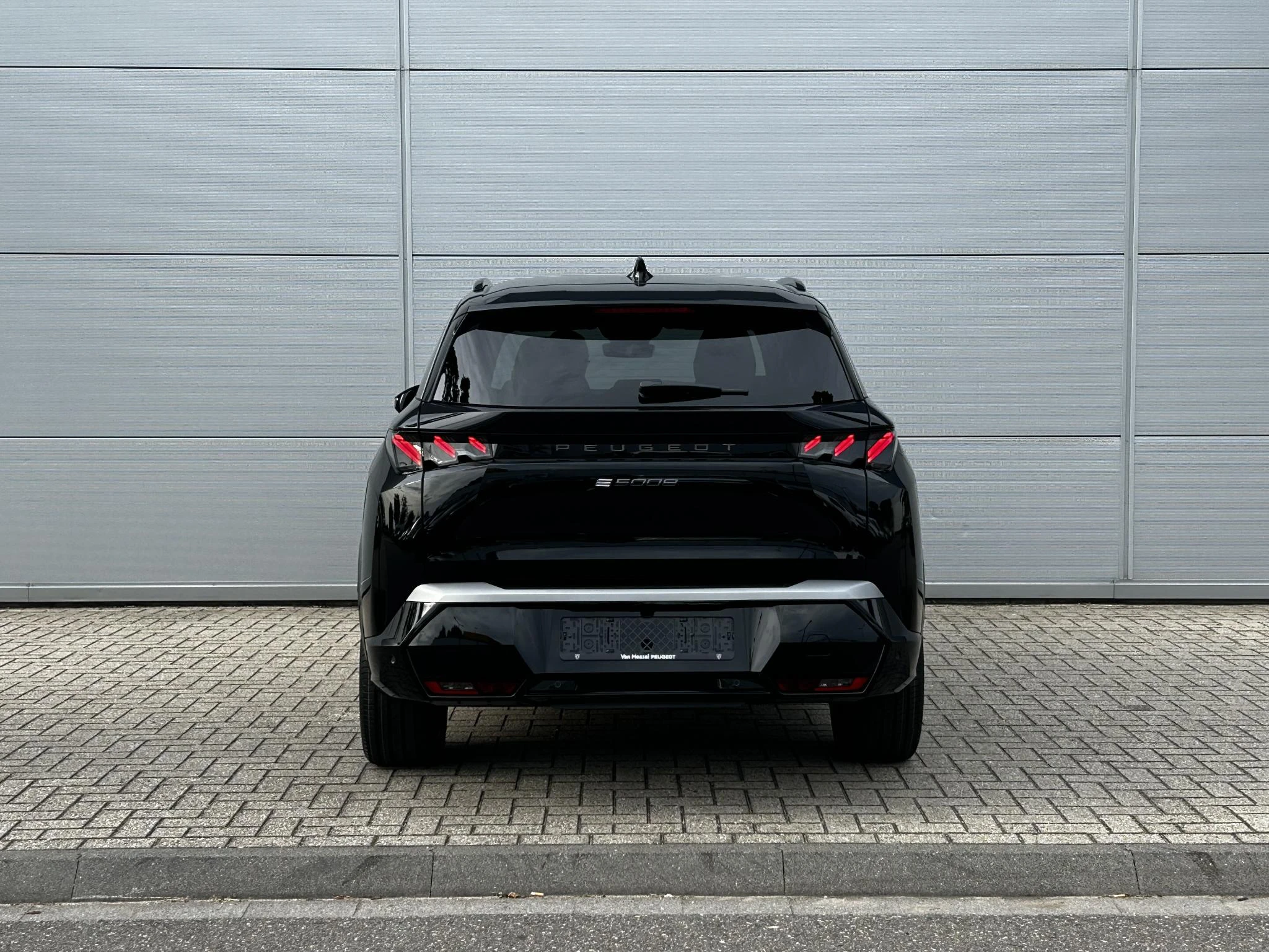 Peugeot-e-5008-image-4