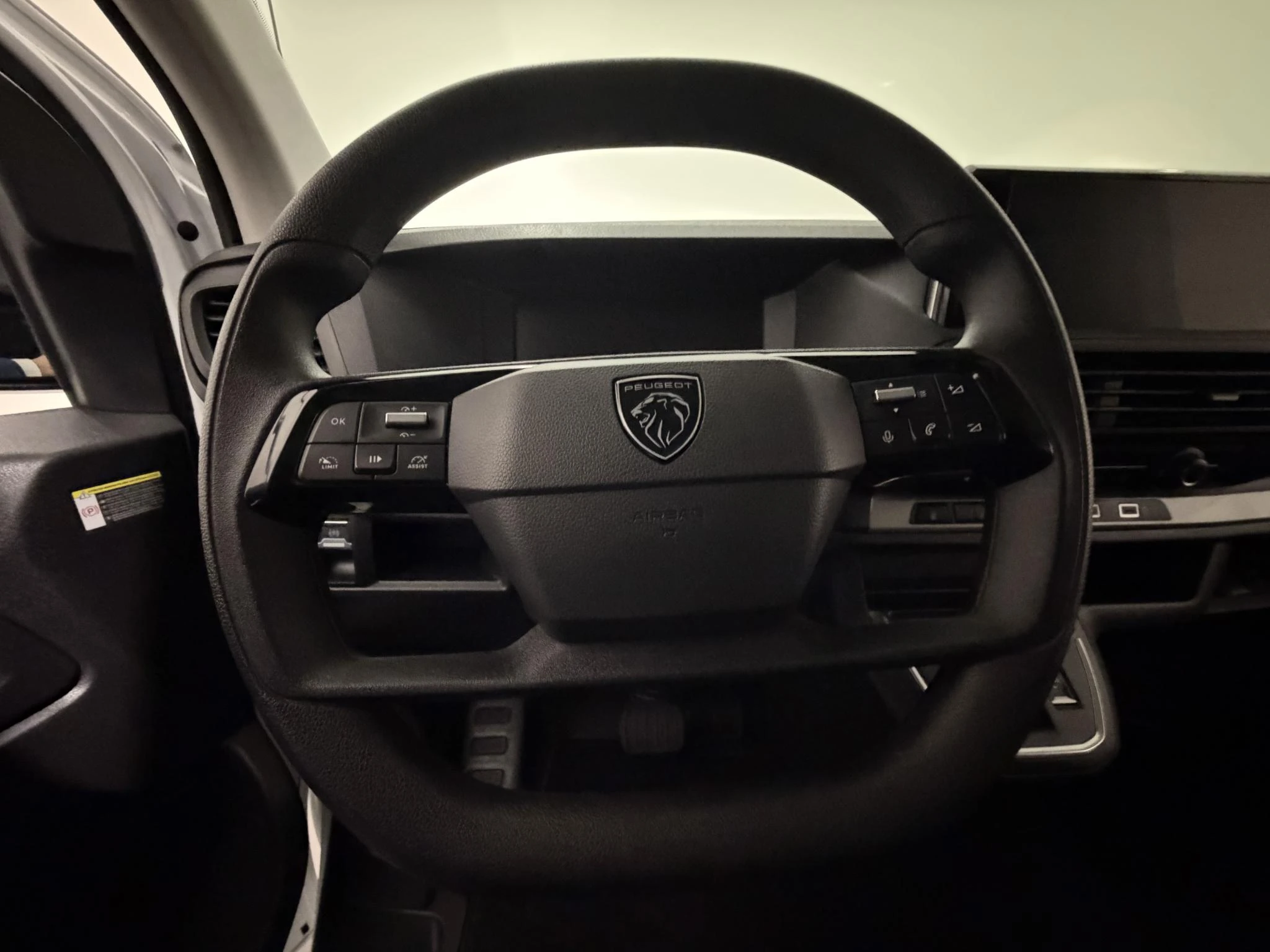 Peugeot-e-Expert-image-5