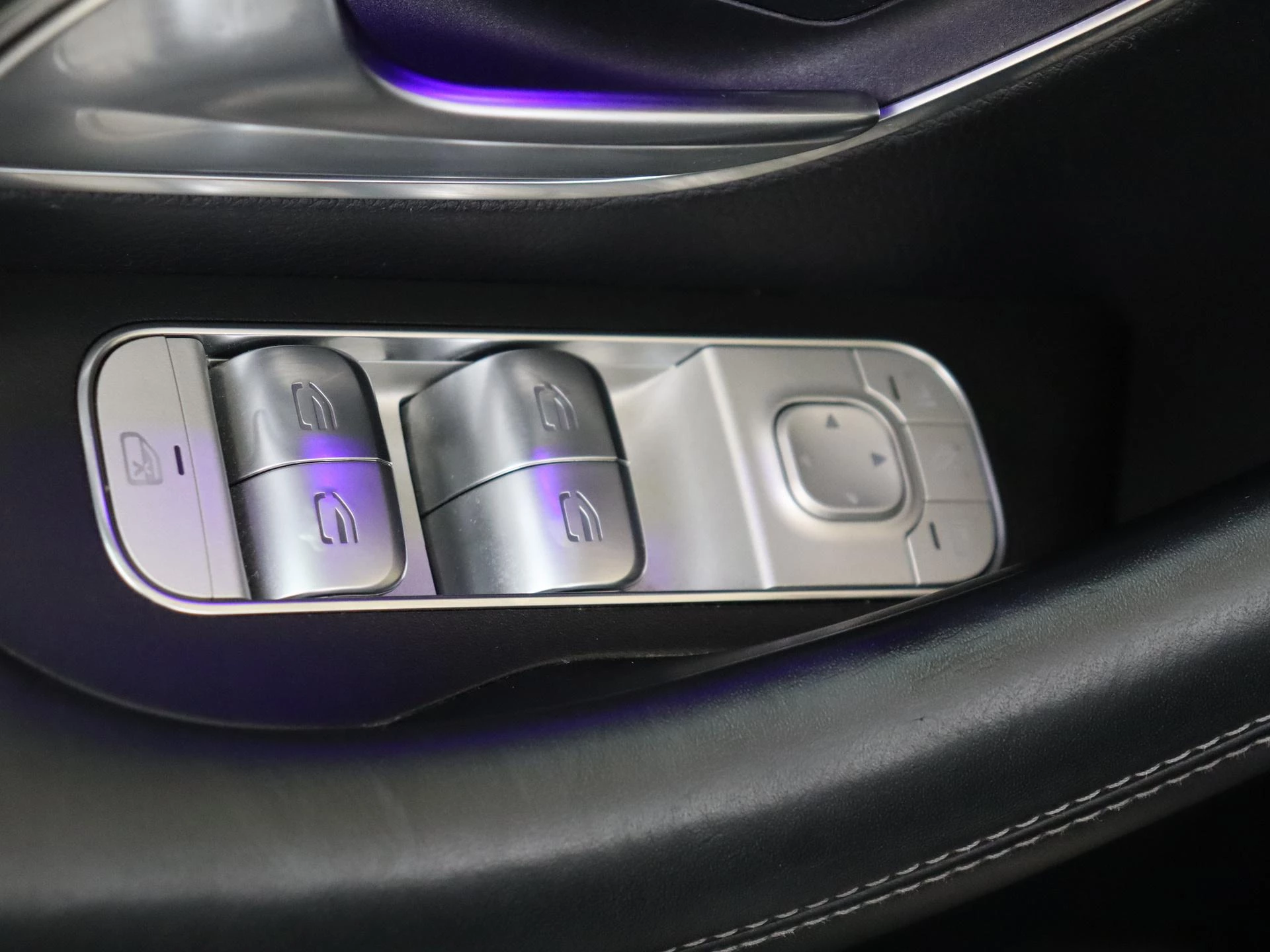 Mercedes-Benz-GLE-image-39