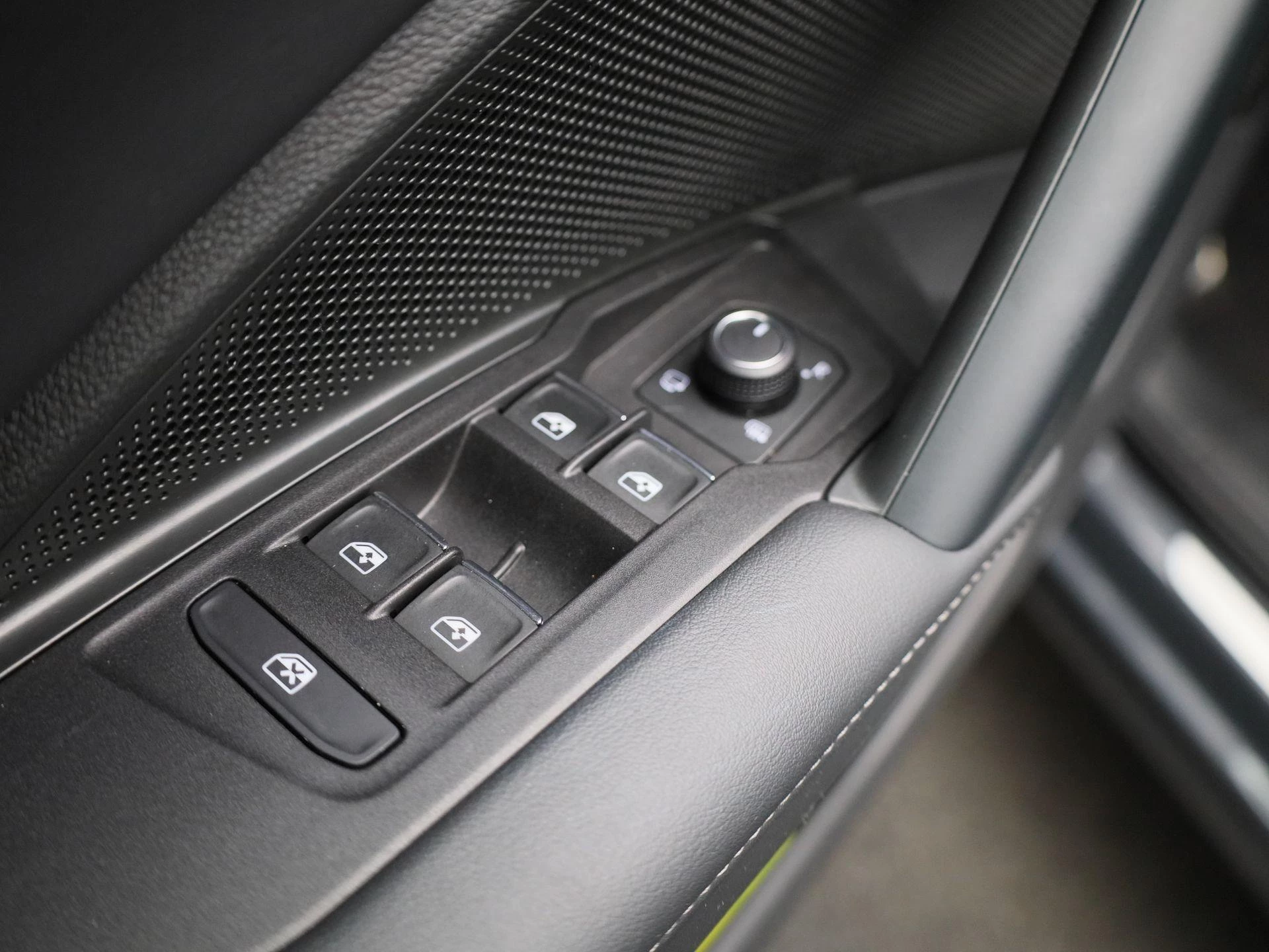 Volkswagen-Tiguan-image-38