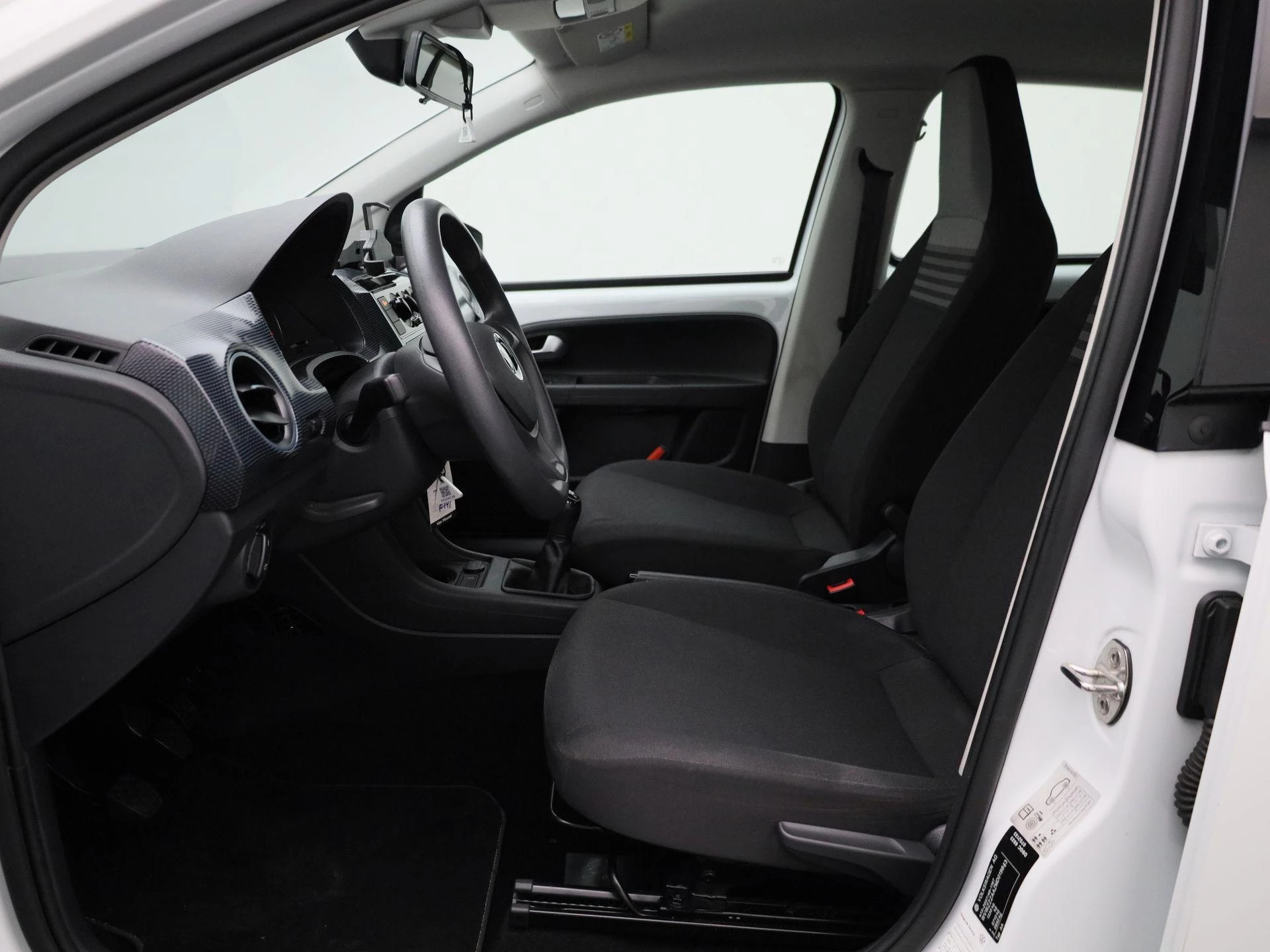 Volkswagen-up!-image-8