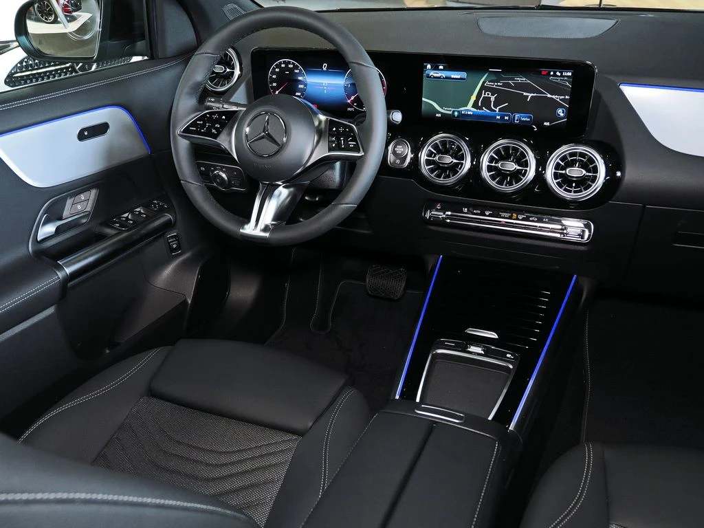 Mercedes-Benz-GLA 180 d-image-7