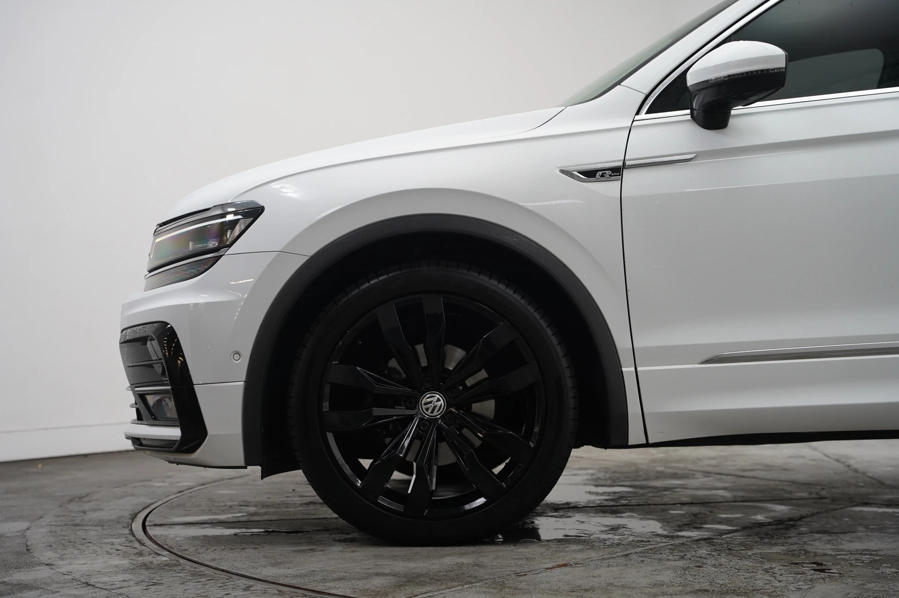 Volkswagen-Tiguan-image-4