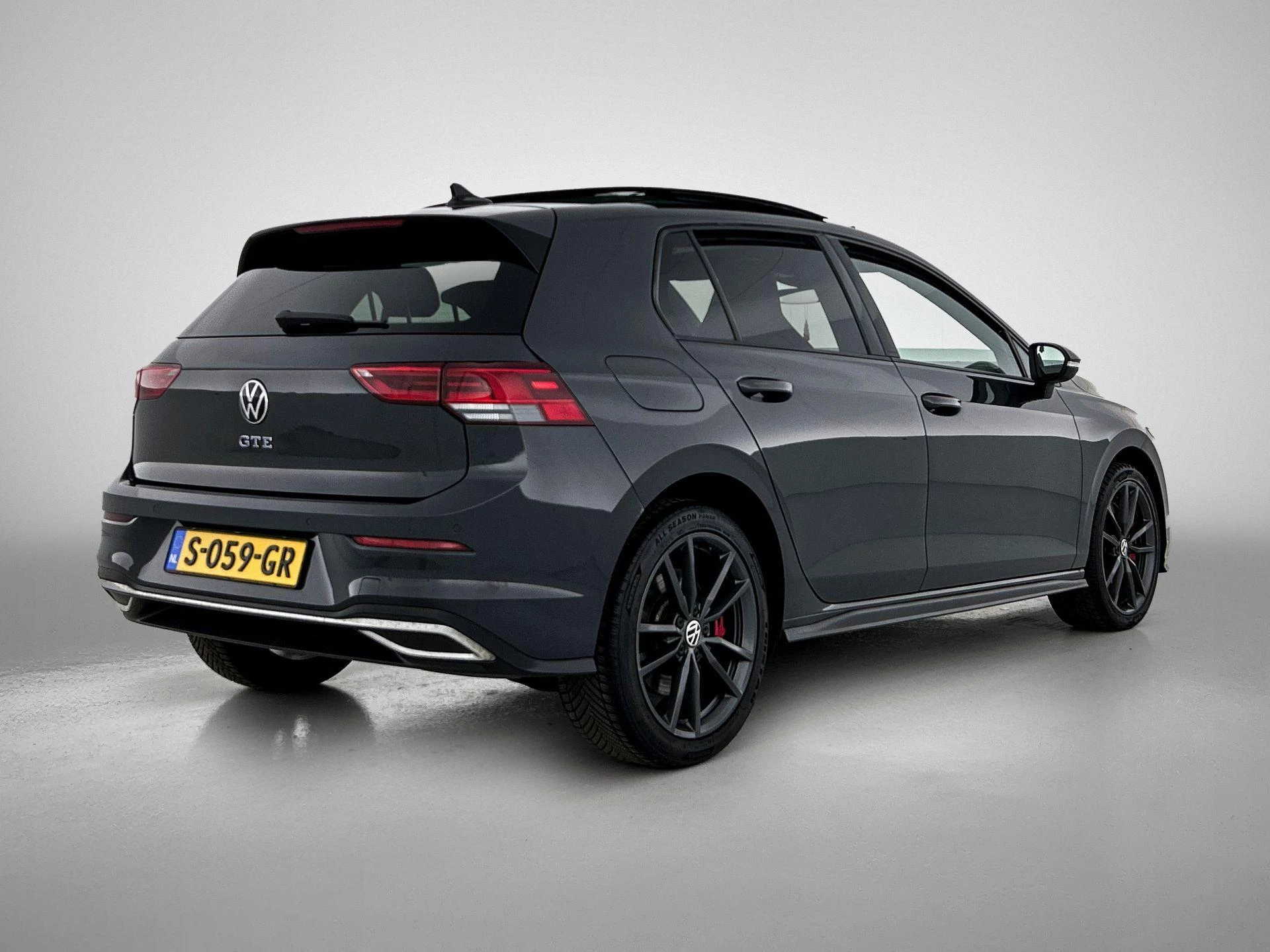 Volkswagen-Golf-image-5