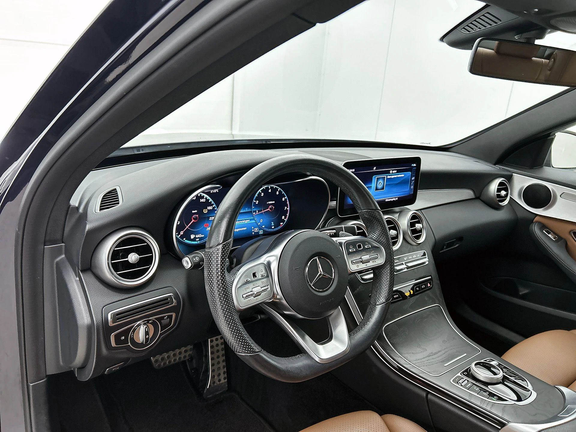 Mercedes-Benz-C-Klasse-image-18