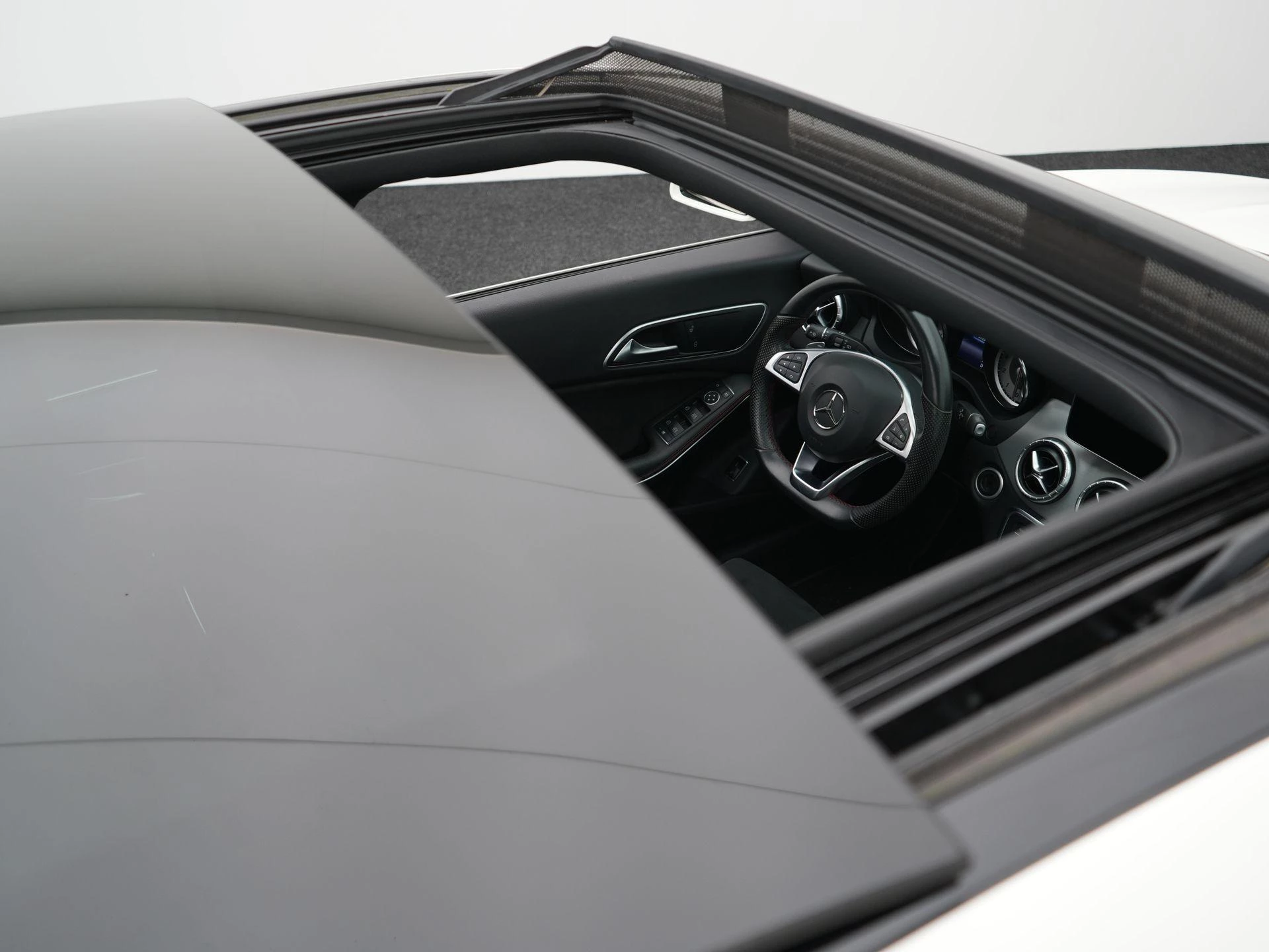 Mercedes-Benz-CLA-image-30