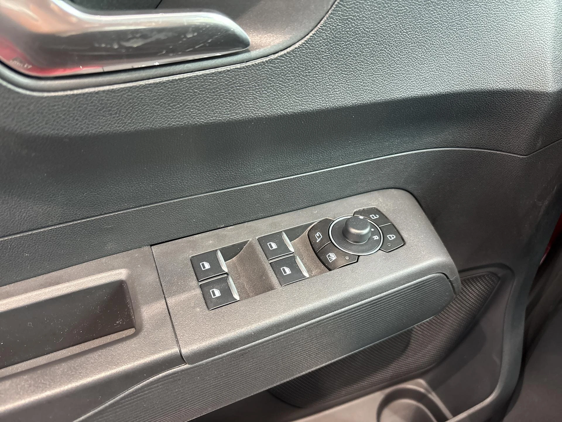 Ford-Tourneo Courier-image-15