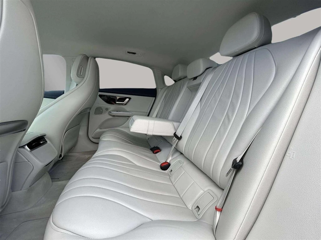 Mercedes-Benz-EQE-image-19
