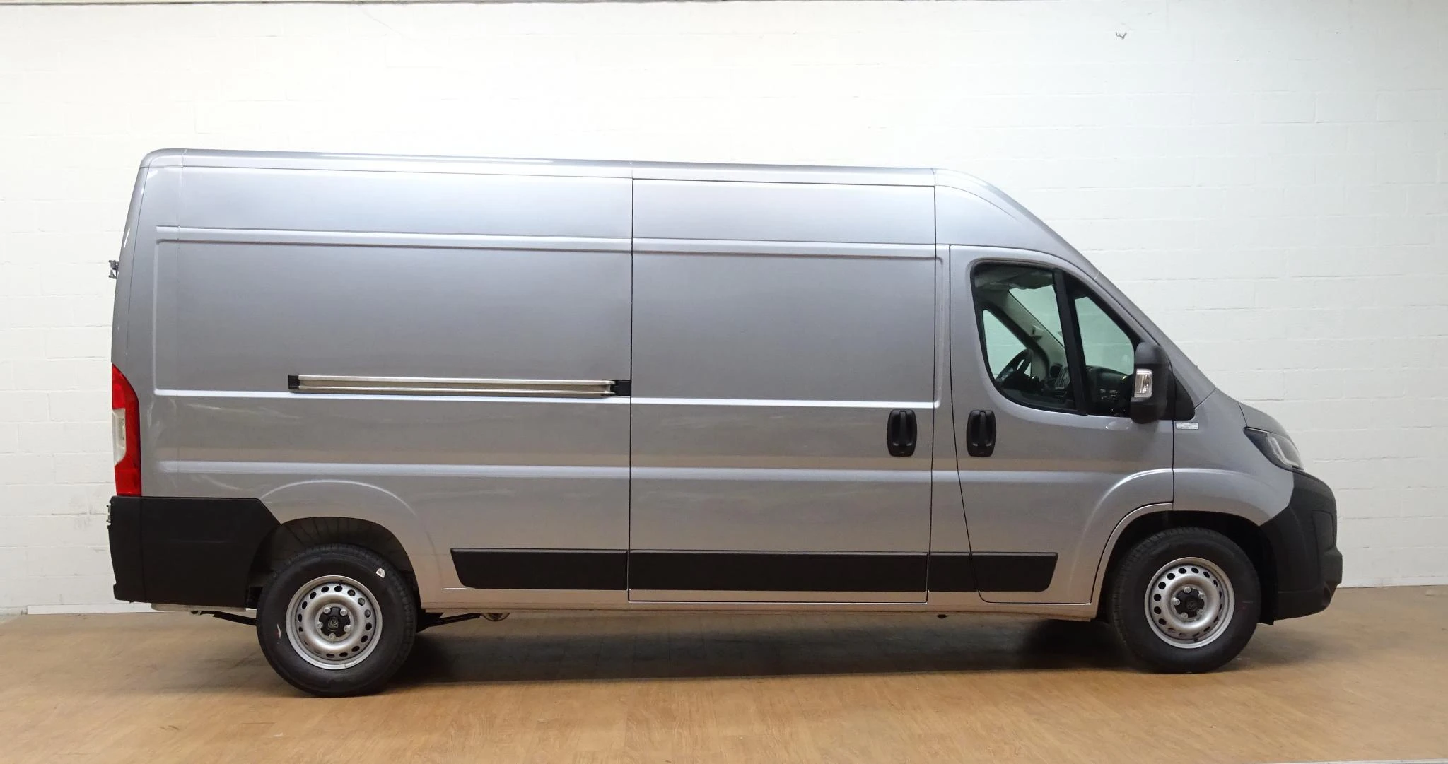 Peugeot-Boxer-image-1