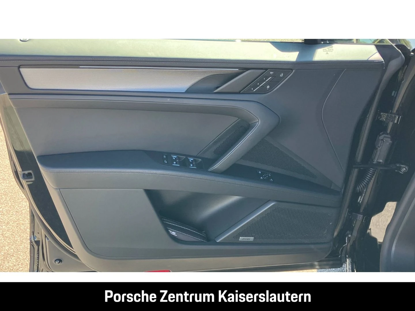 Porsche-Cayenne-image-18