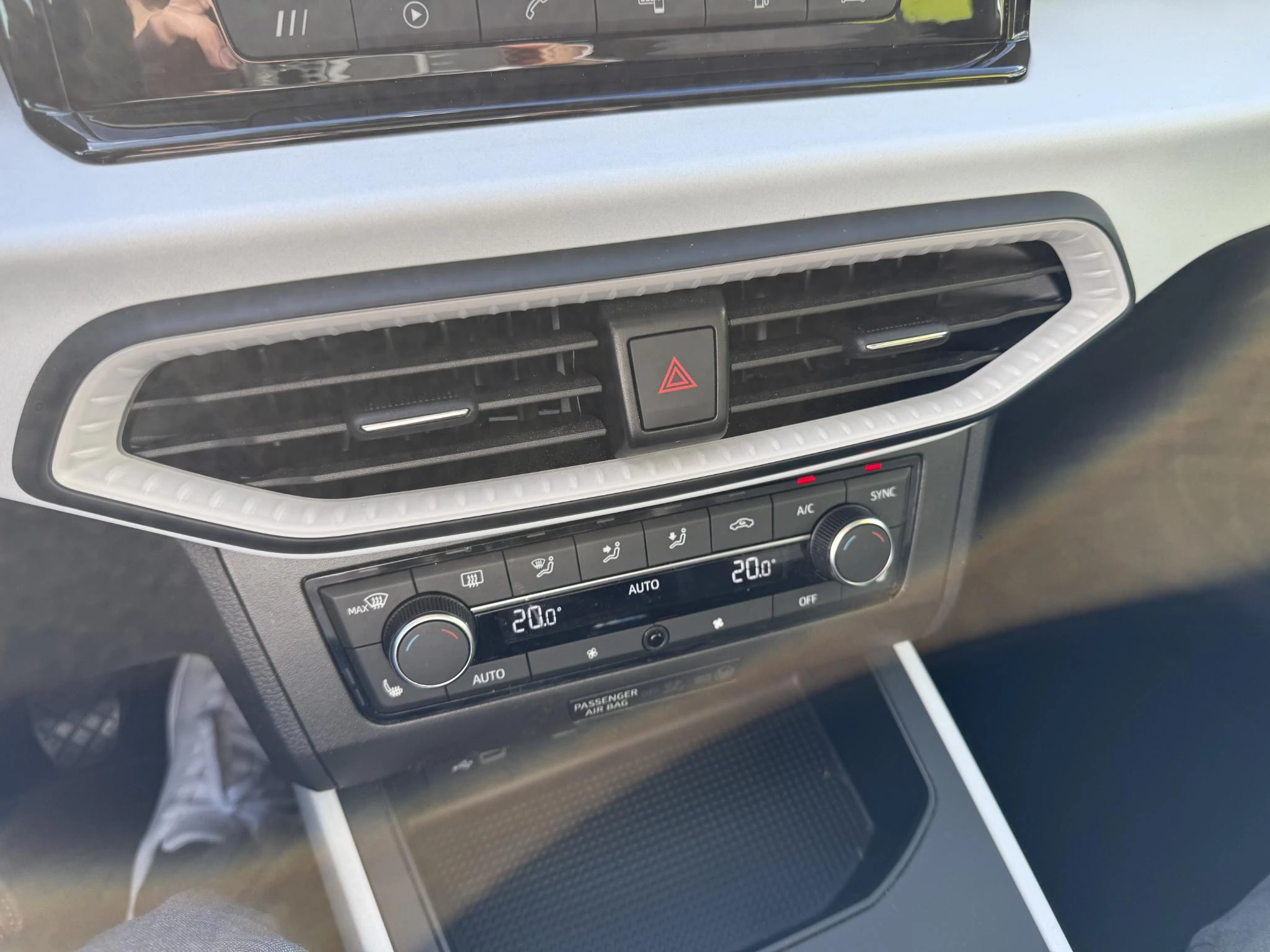 SEAT-Arona-image-12