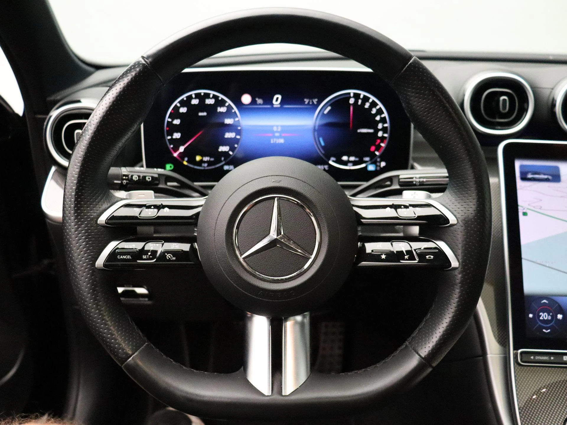 Mercedes-Benz-C-Klasse-image-14