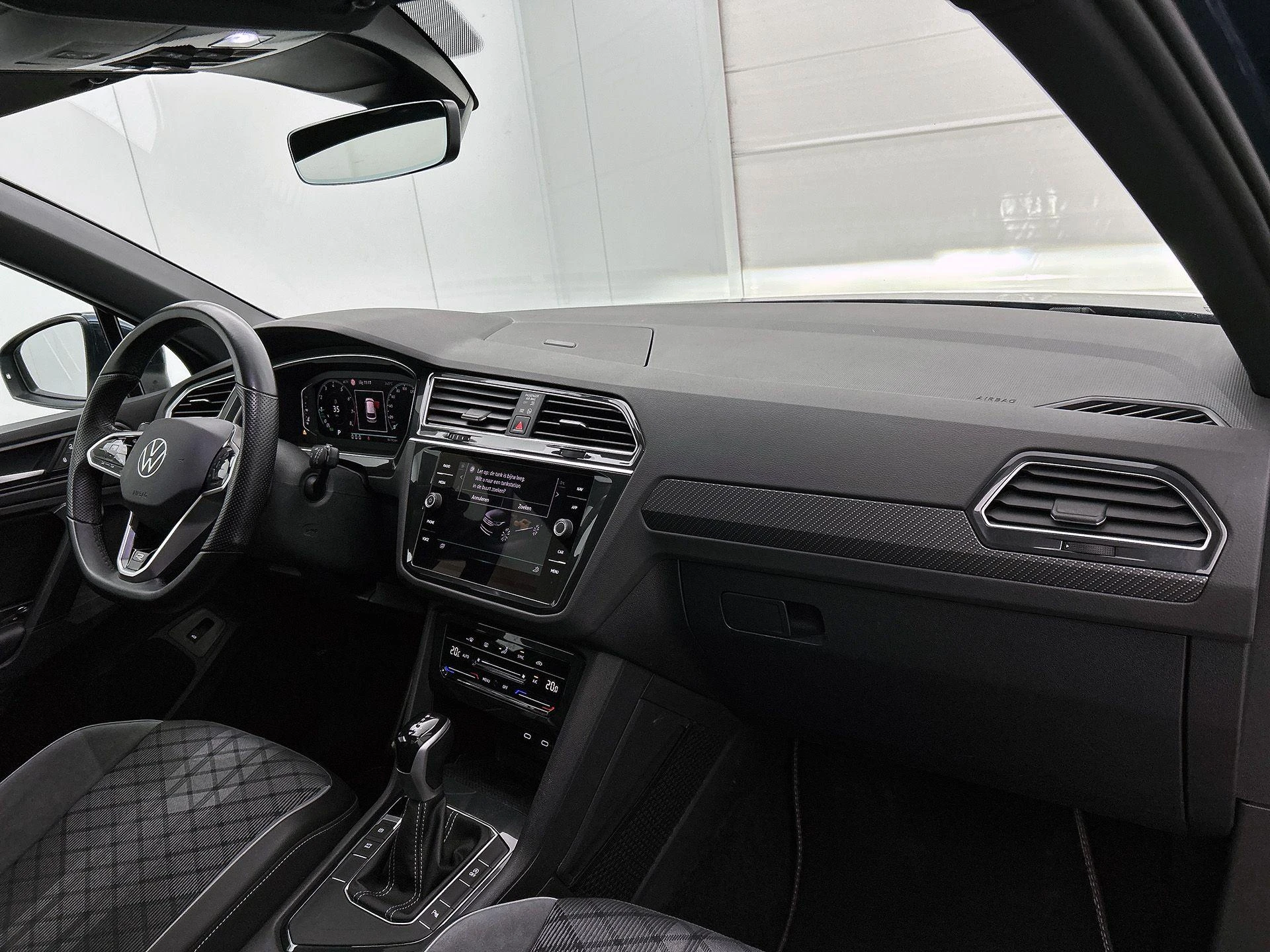Volkswagen-Tiguan-image-18