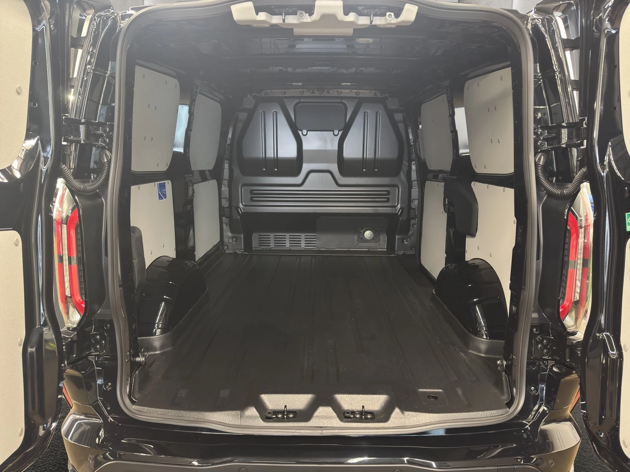 Ford-Transit Custom-image-16