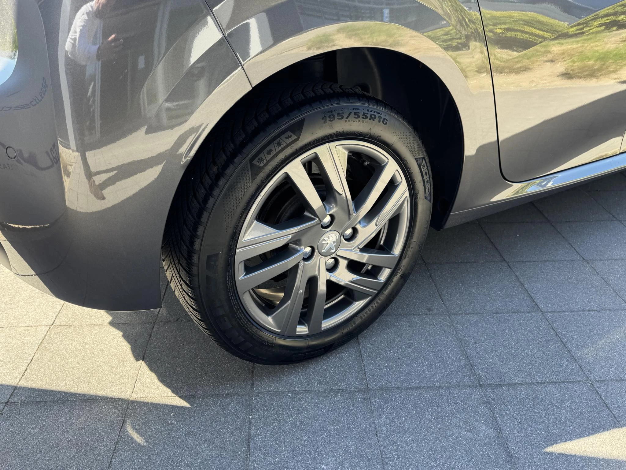 Peugeot-208-image-12