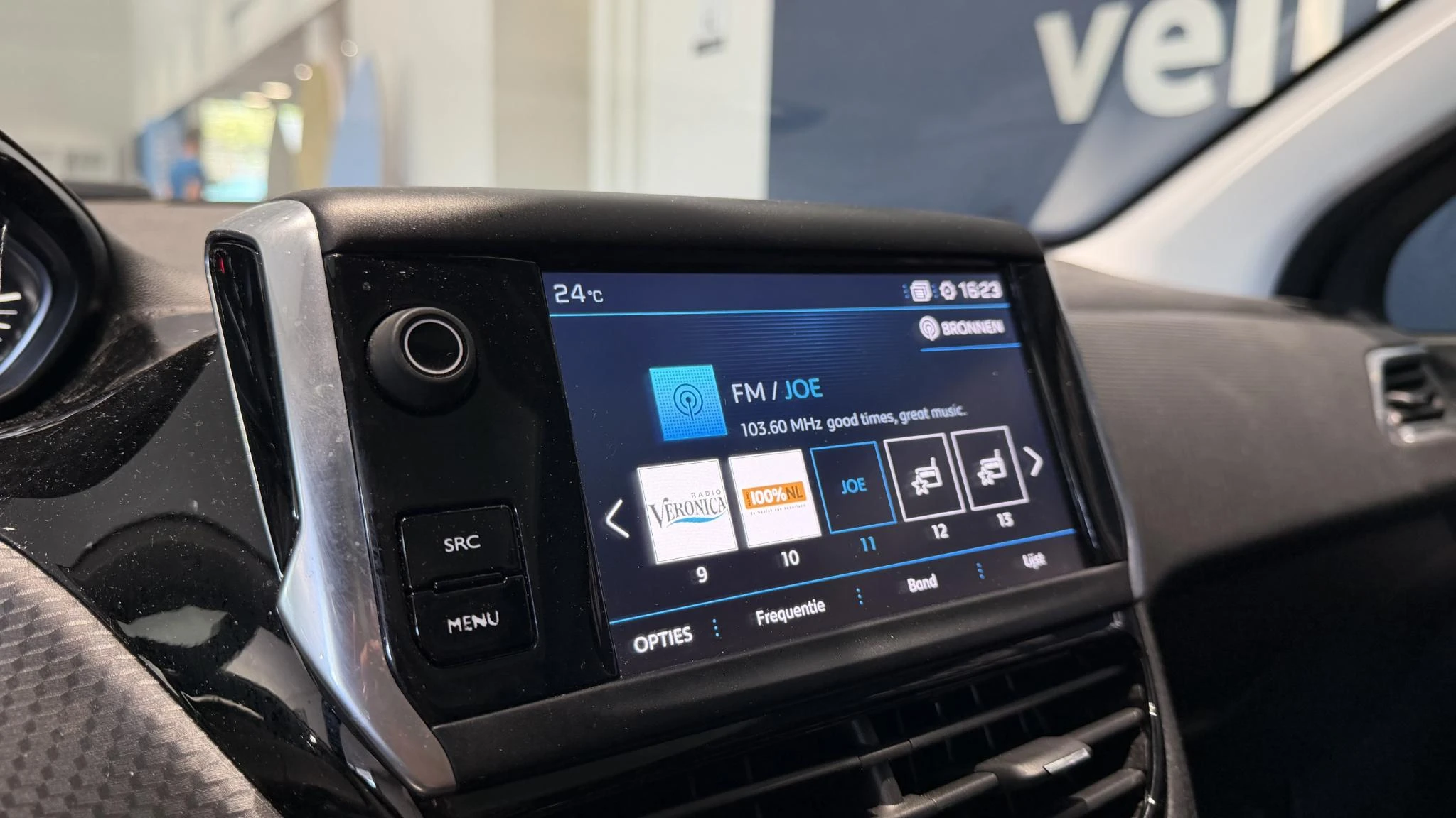 Peugeot-208-image-14