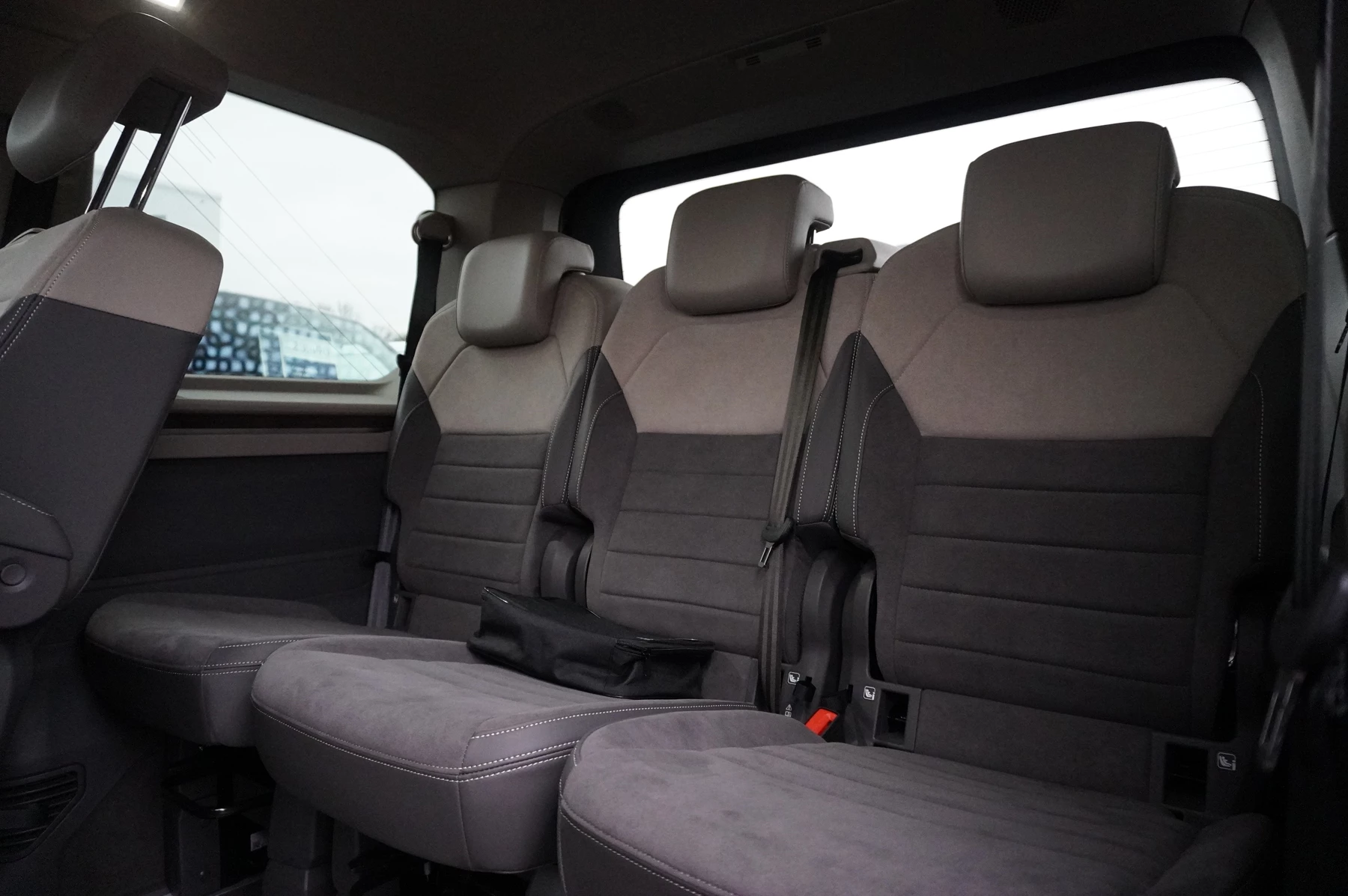 Volkswagen-Multivan-image-39