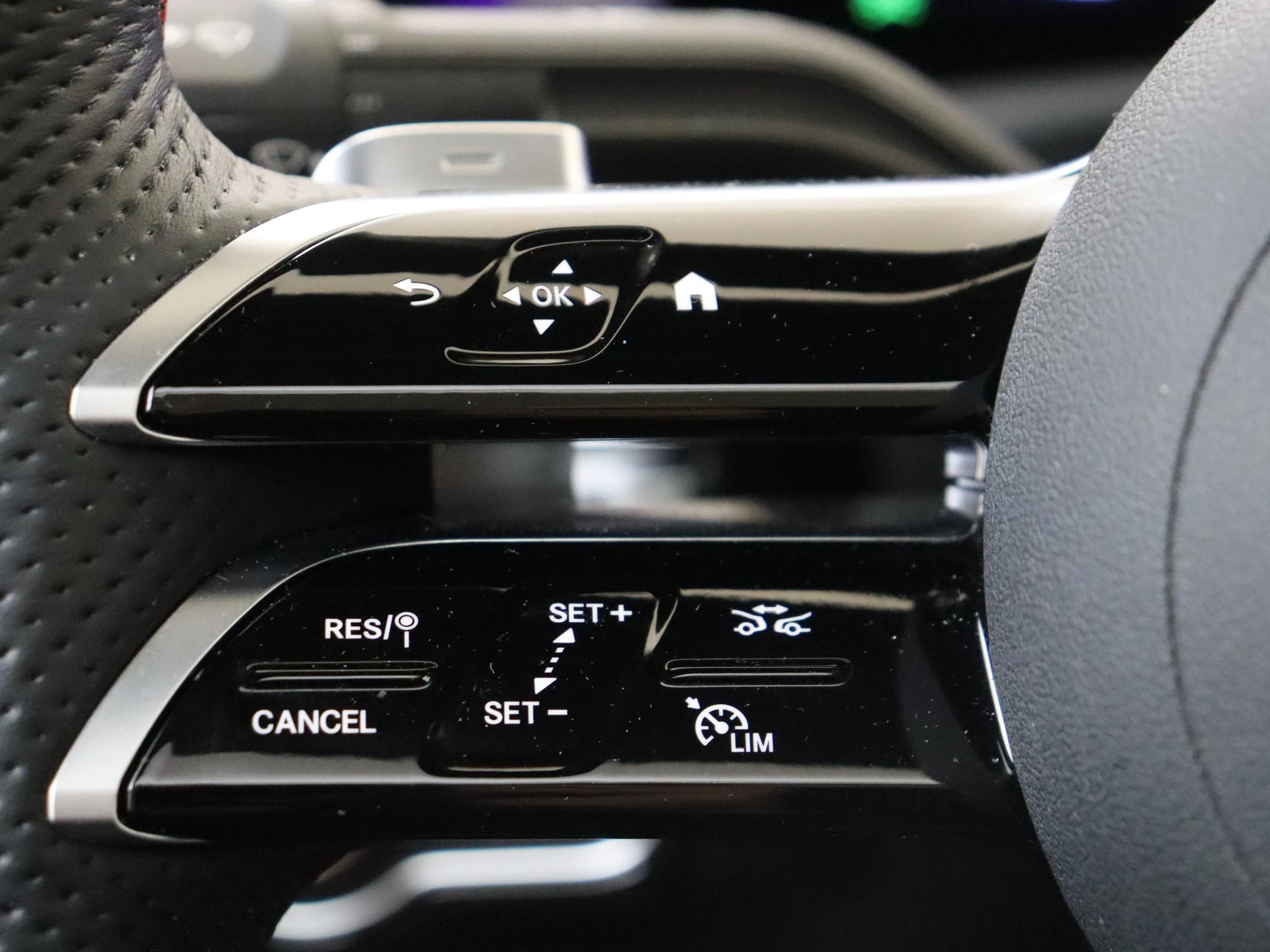 Mercedes-Benz-CLA-image-15