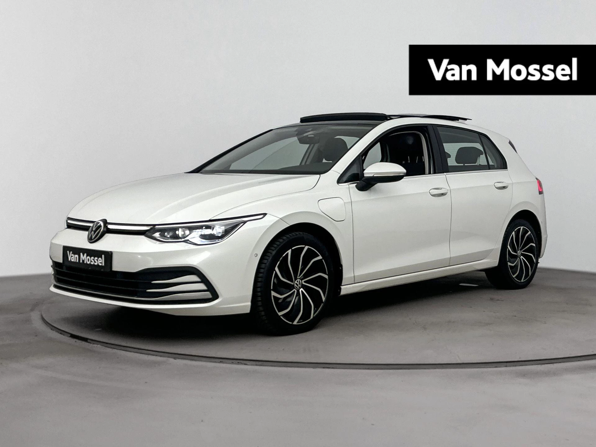 Volkswagen-Golf-image-0