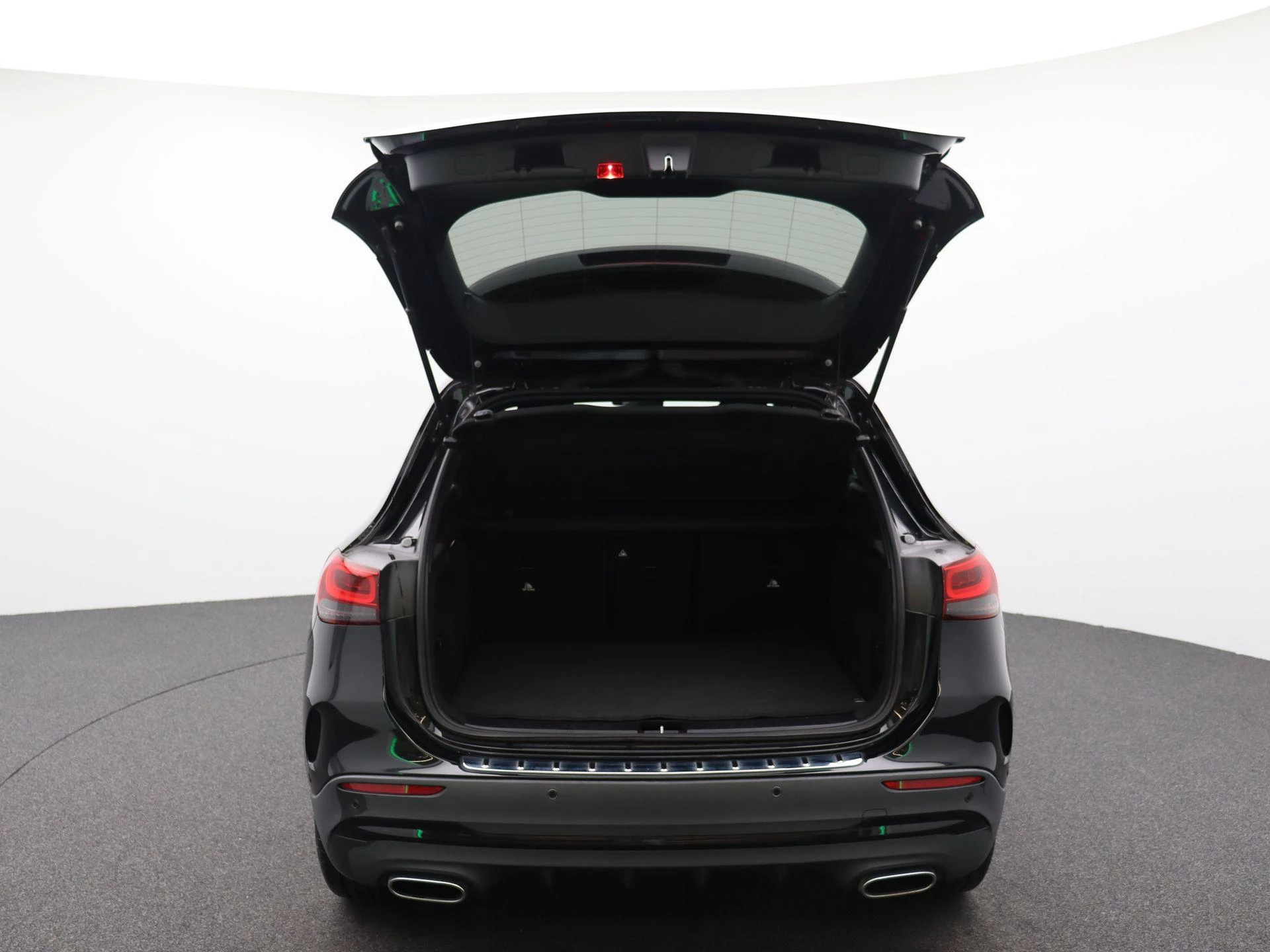 Mercedes-Benz GLA 180 AMG Line + NIGHTPAKKET + SENSOREN + CAMERA +