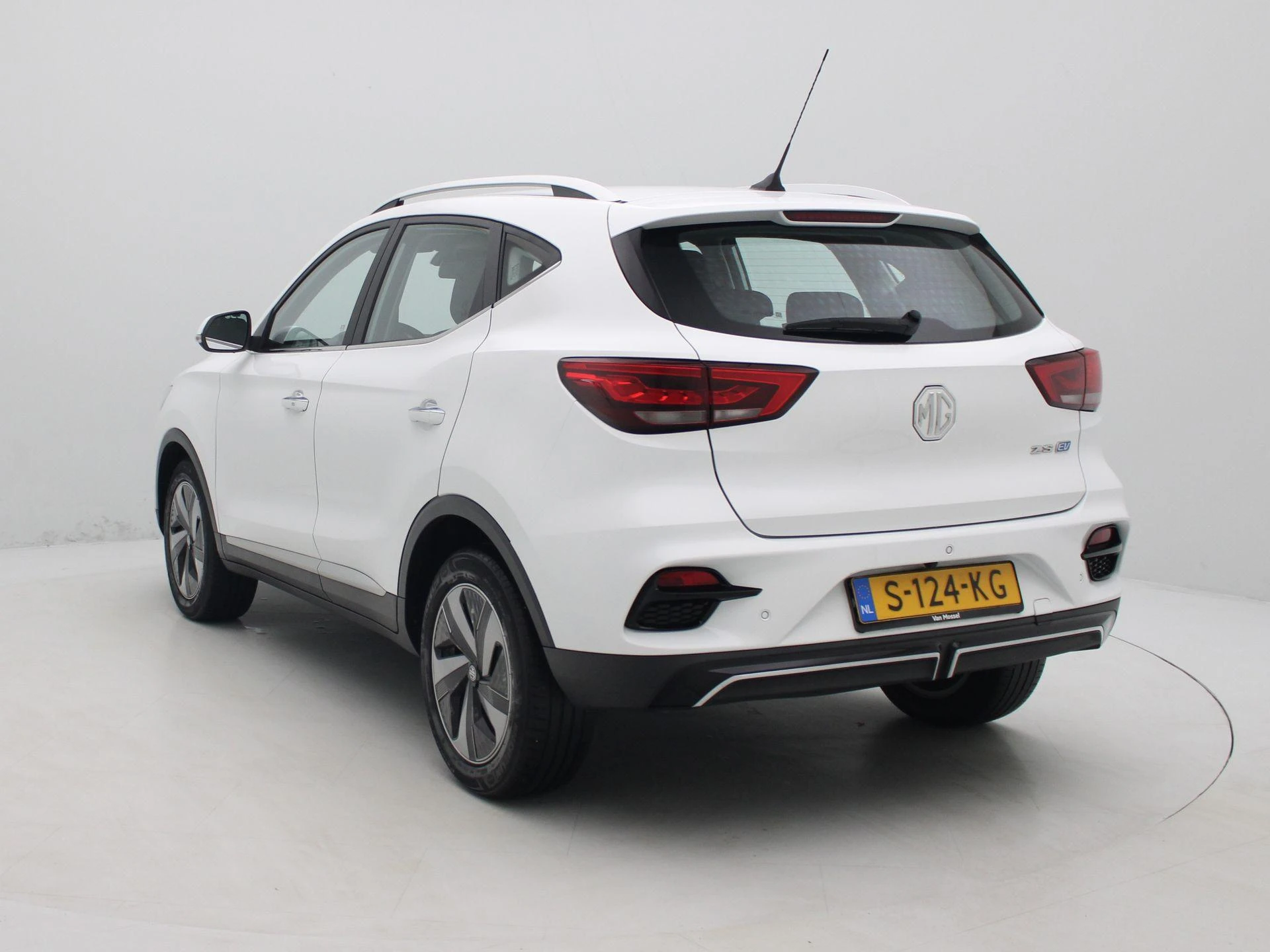 MG-ZS EV-image-2