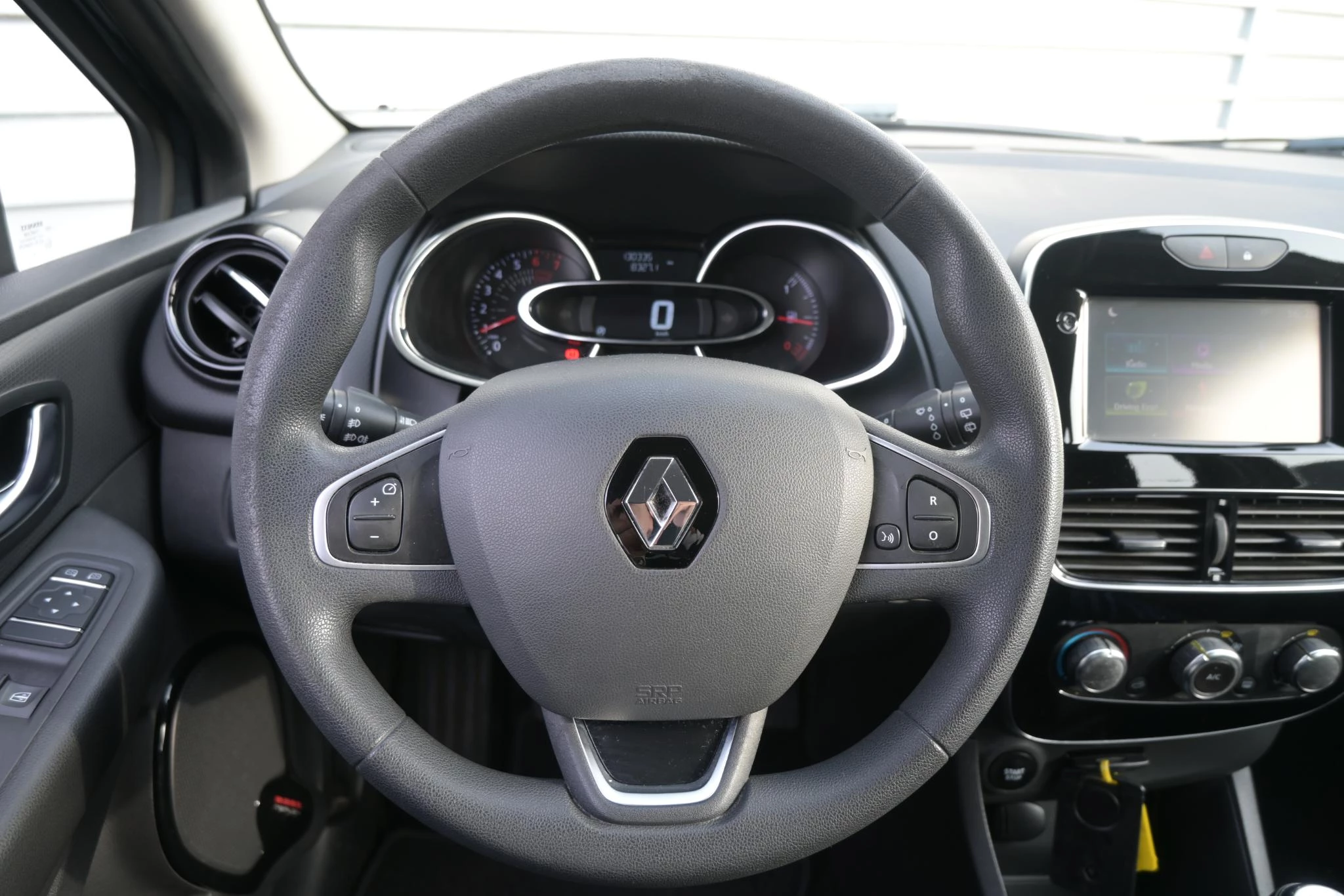 Renault-Clio-image-8
