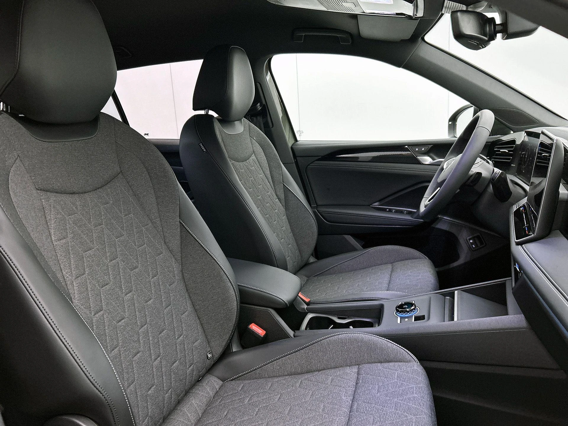 Volkswagen-Tiguan-image-35