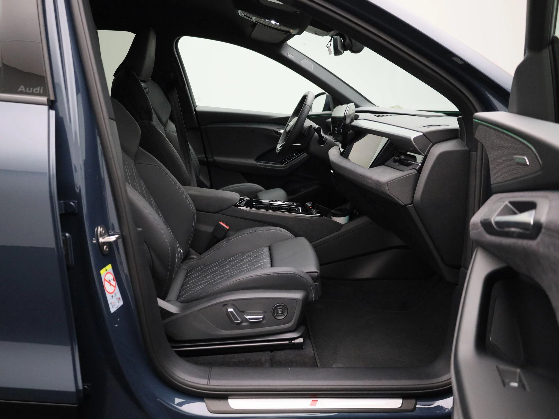 Audi-Q6 e-tron-image-42